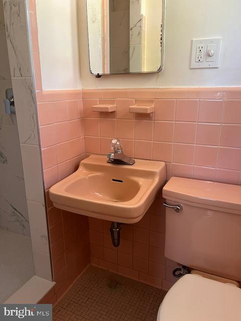 ROCK CREEK FOREST - Residential Lease