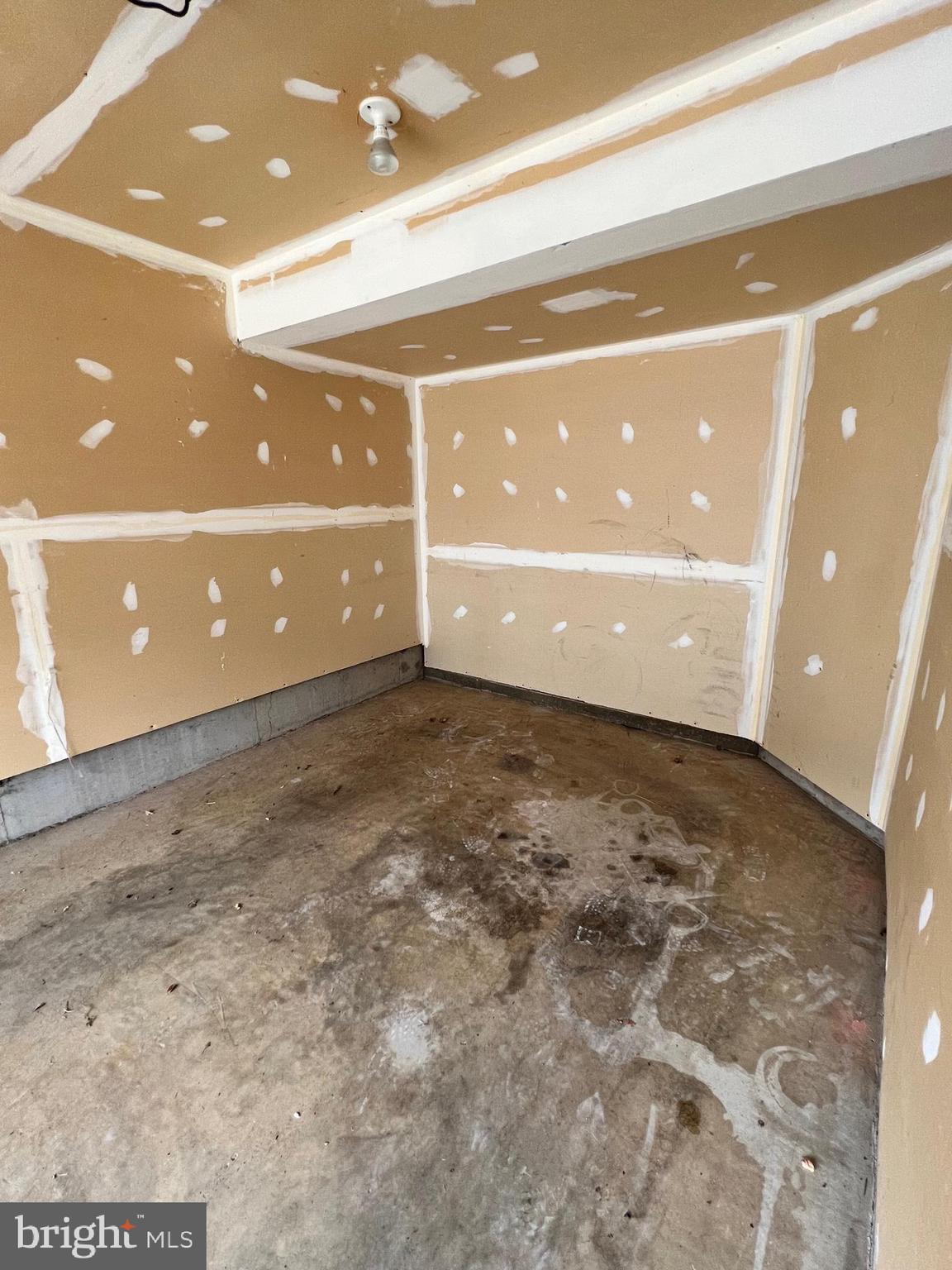 COUNTY GREEN - Residential Lease