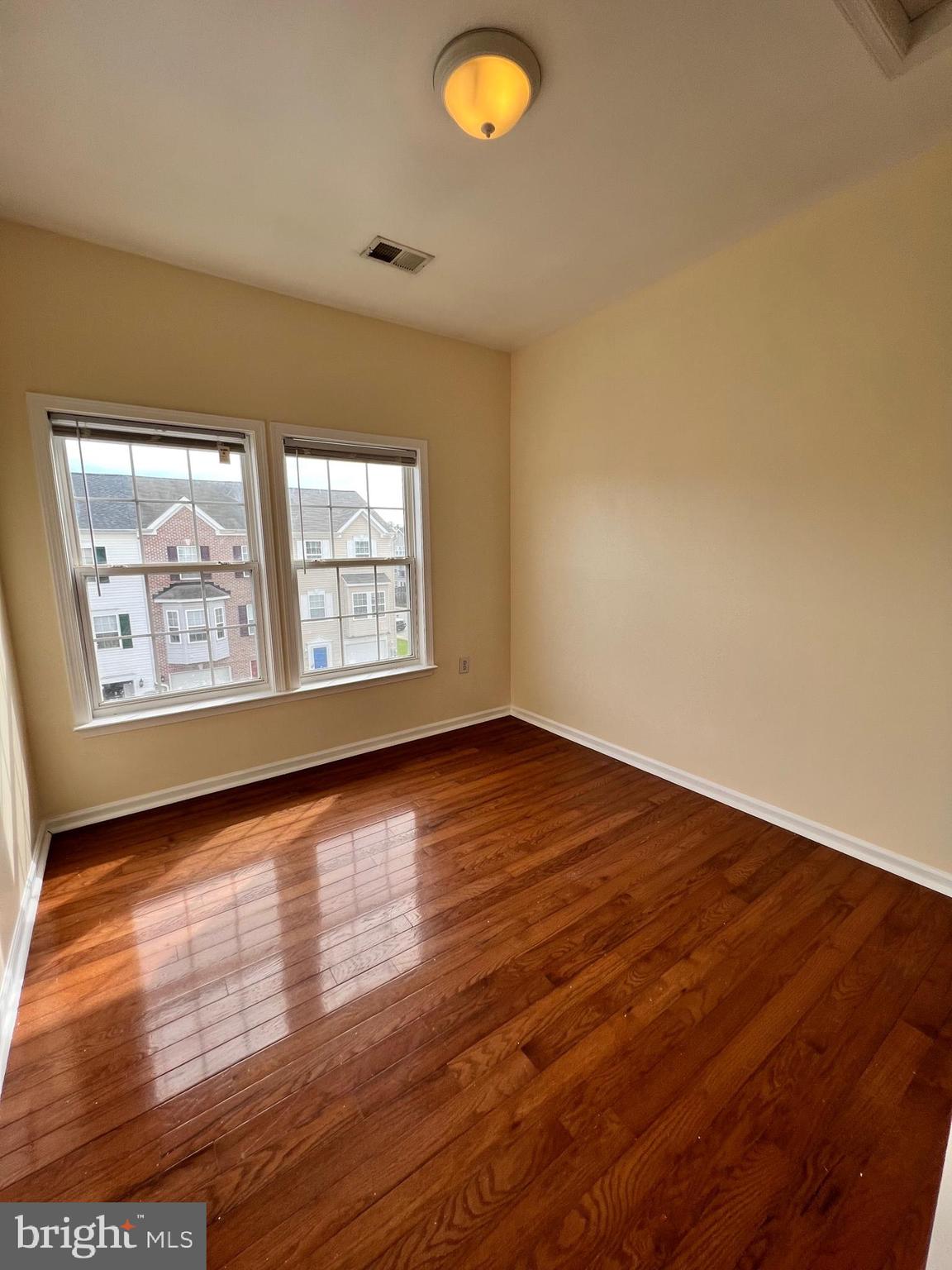 COUNTY GREEN - Residential Lease