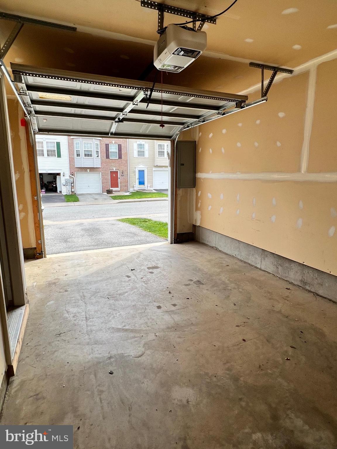 COUNTY GREEN - Residential Lease