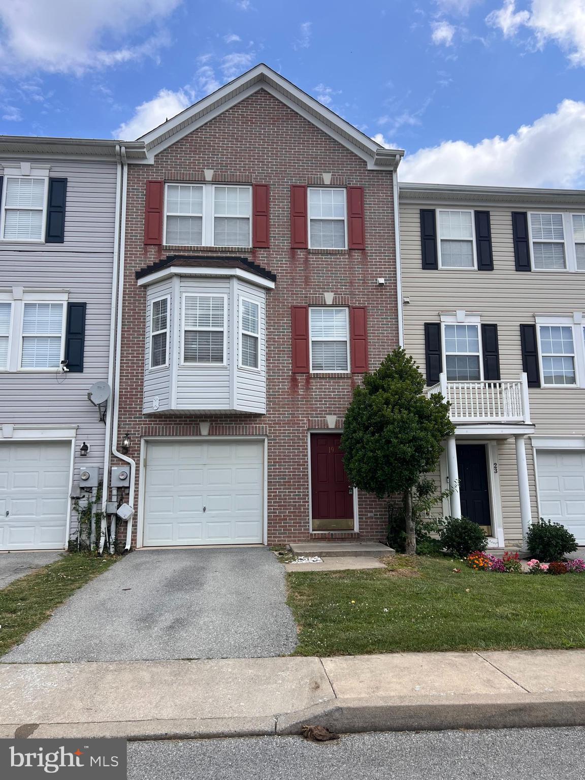 COUNTY GREEN - Residential Lease