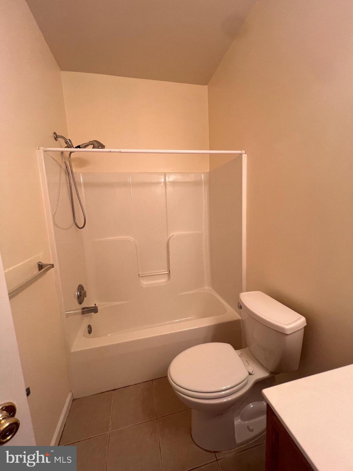 COUNTY GREEN - Residential Lease