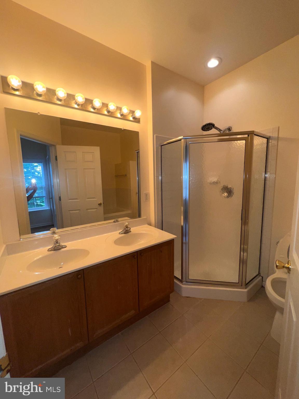 COUNTY GREEN - Residential Lease