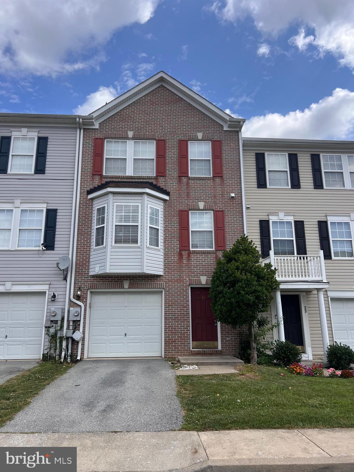 COUNTY GREEN - Residential Lease