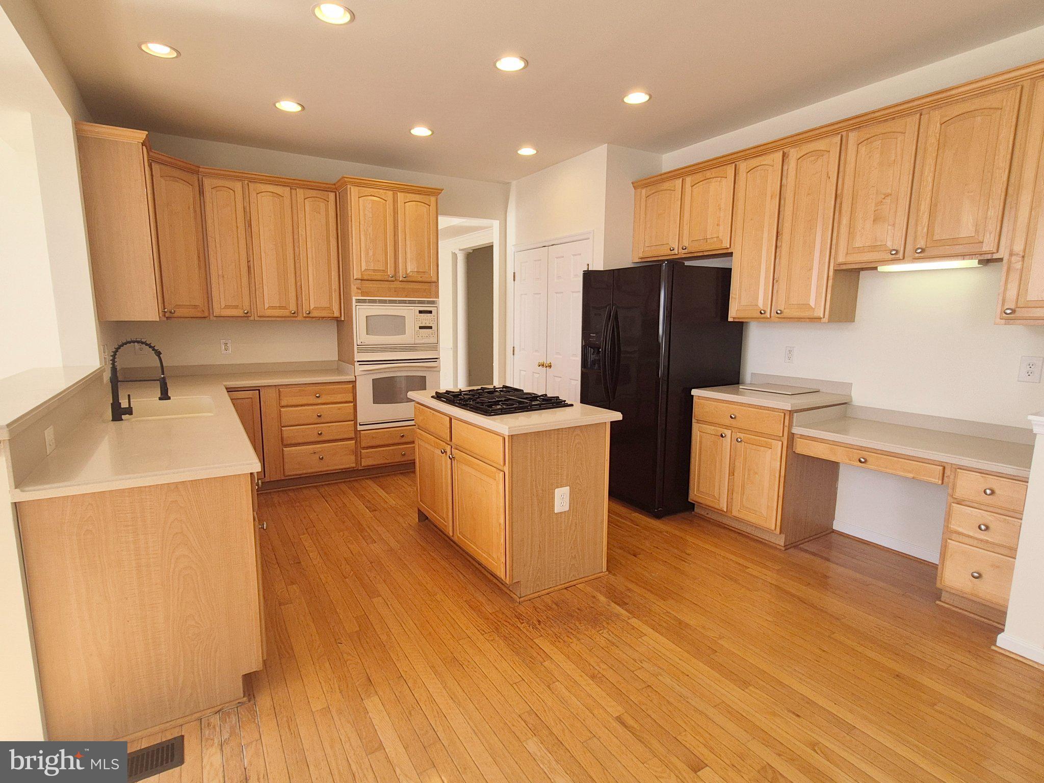 5207 LINDEN DRIVE