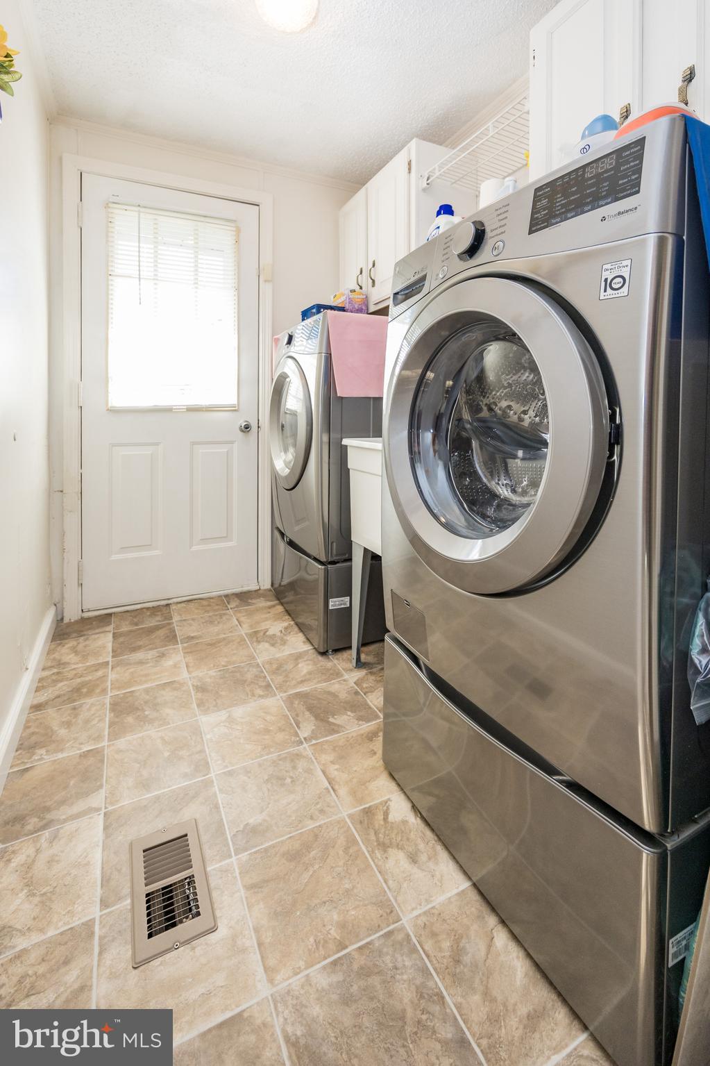 MURRAY MANOR - Residential