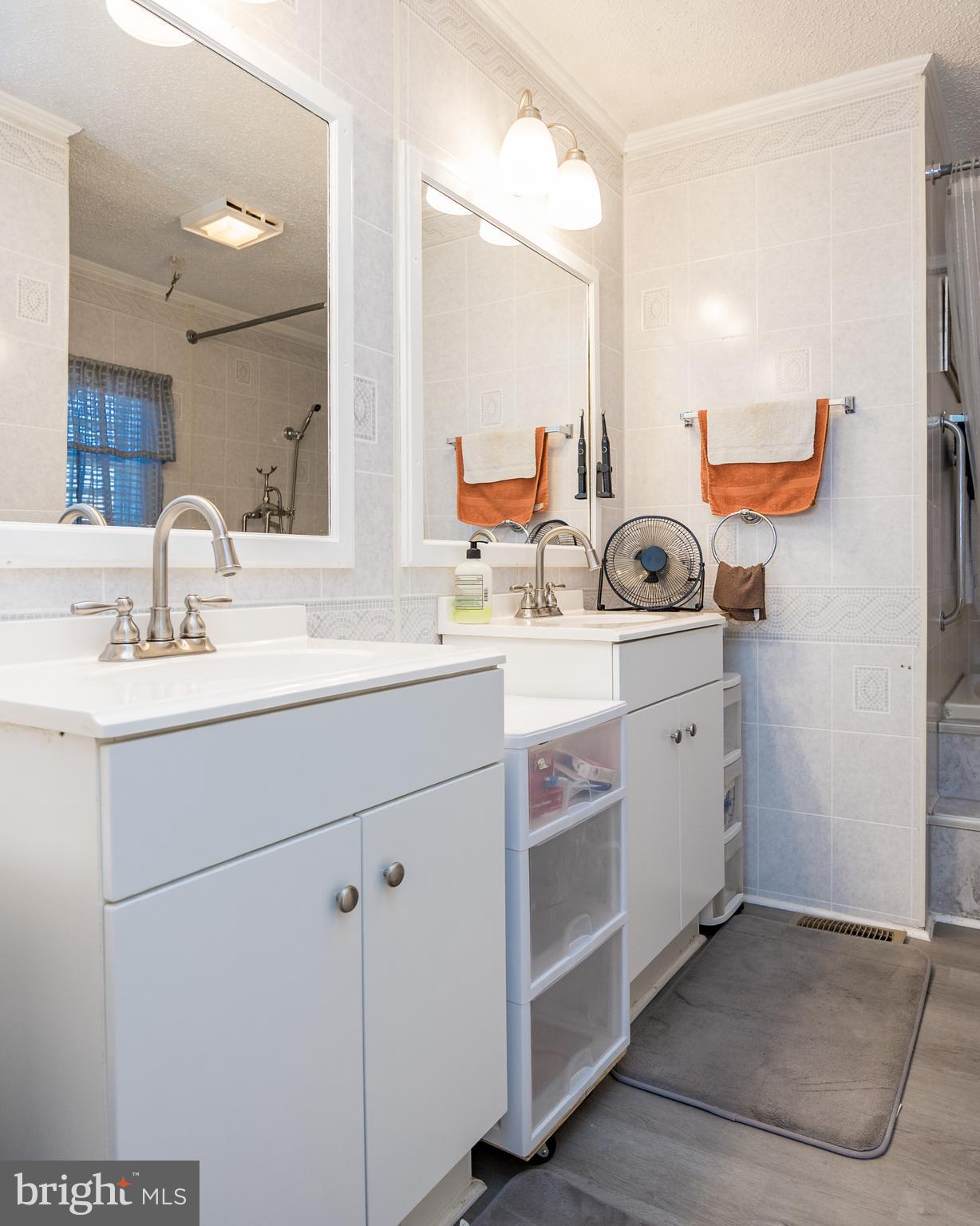 MURRAY MANOR - Residential