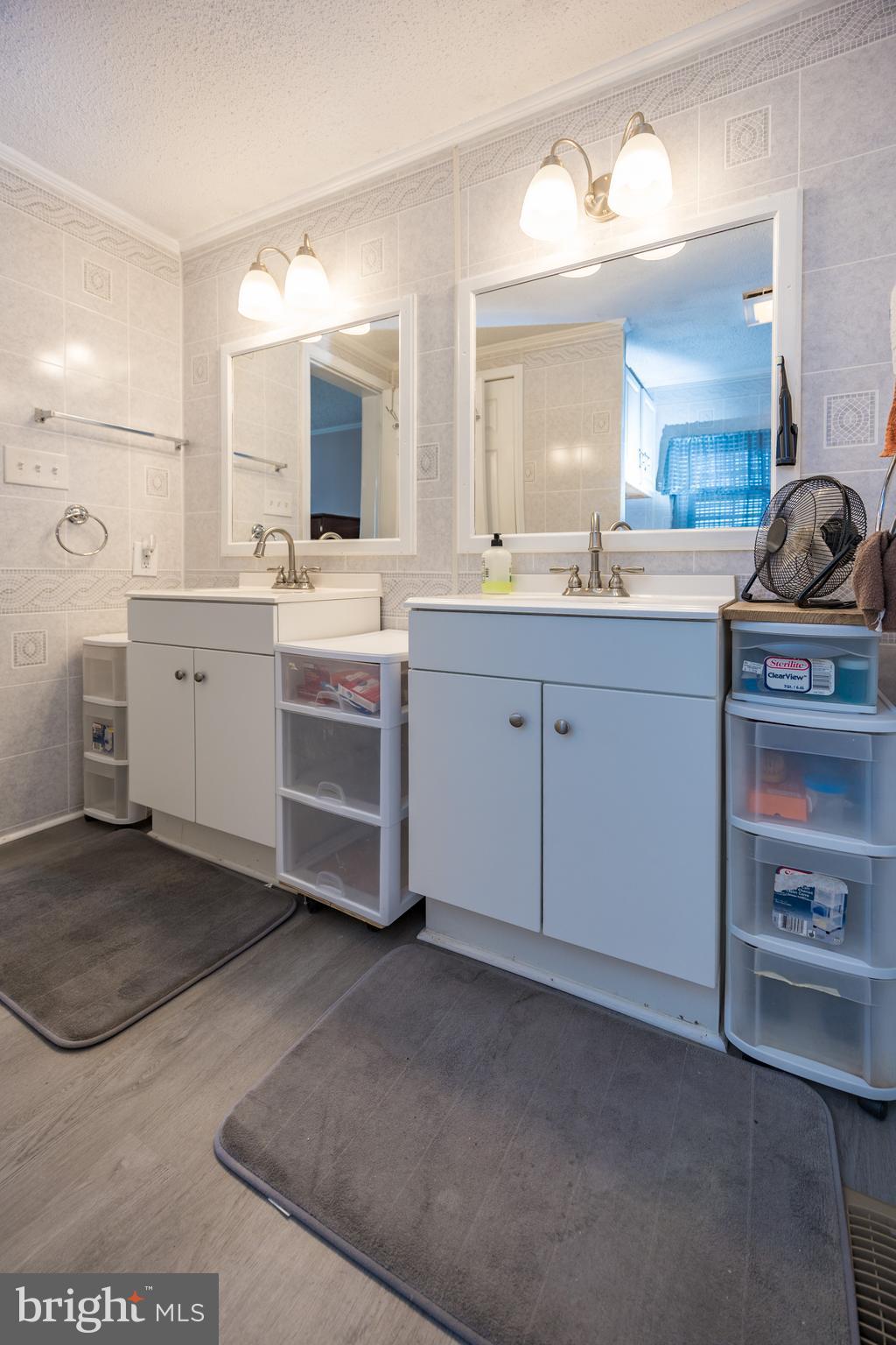 MURRAY MANOR - Residential