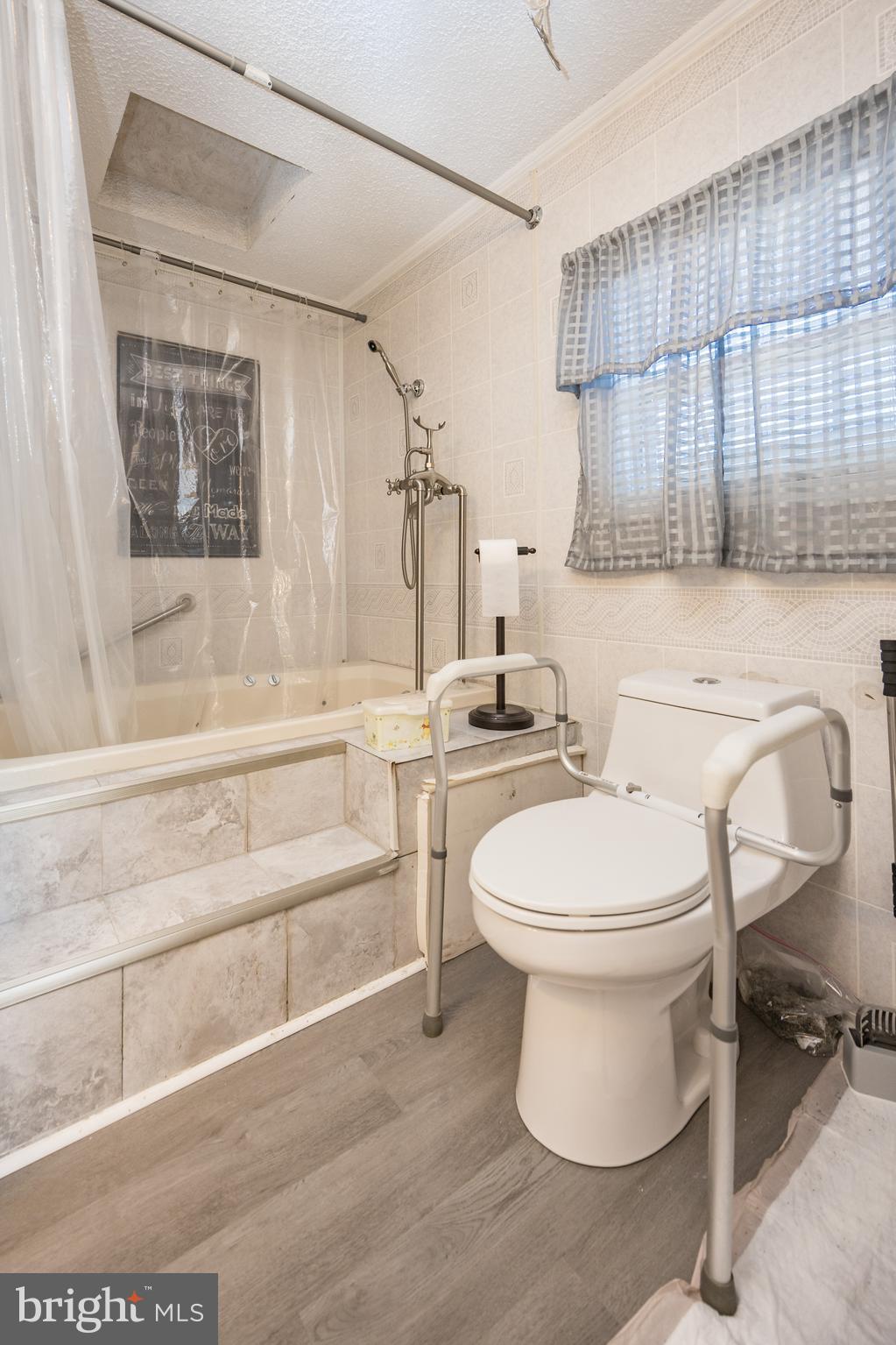 MURRAY MANOR - Residential