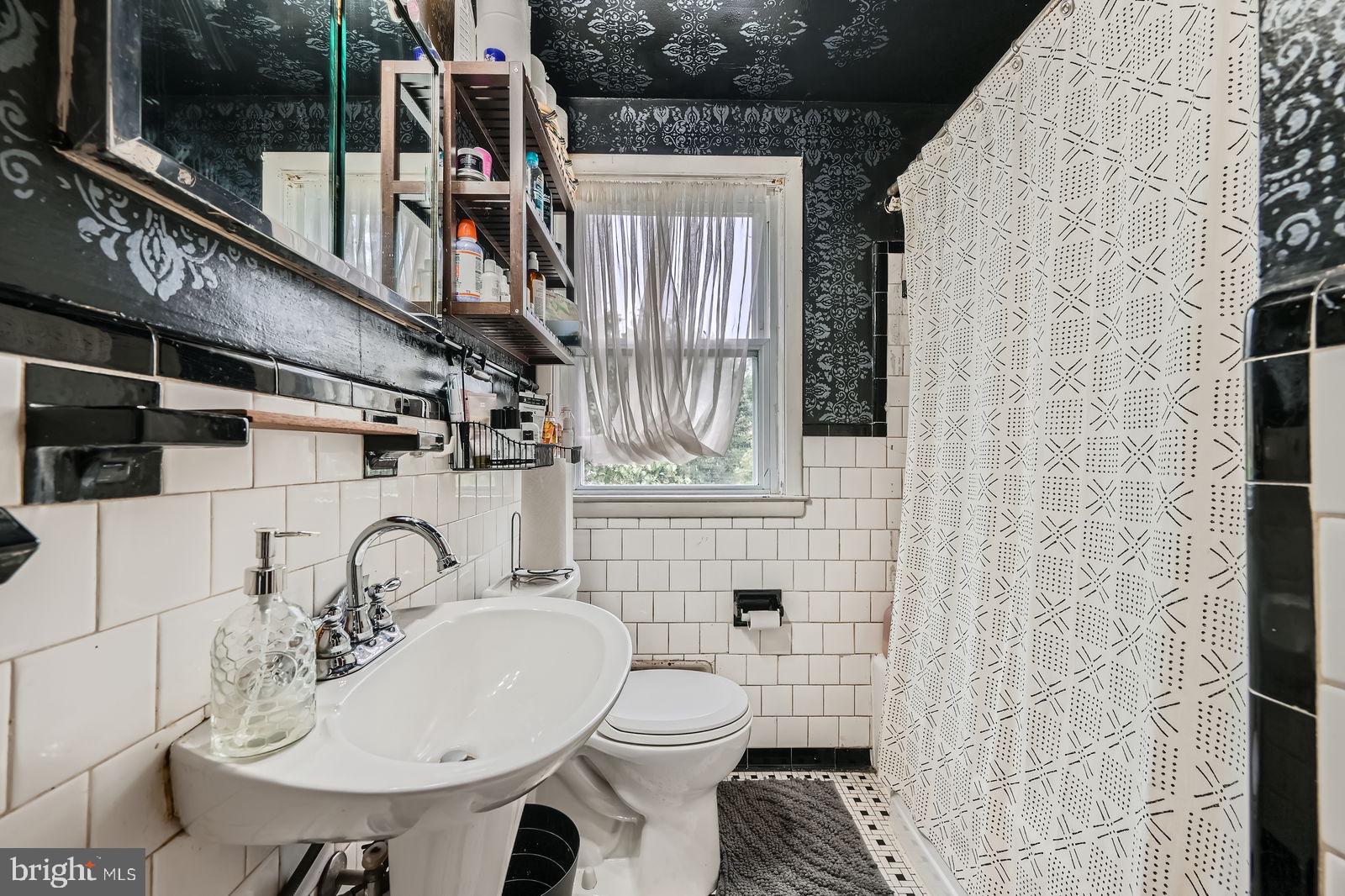 CHINQUAPIN PARK - Residential