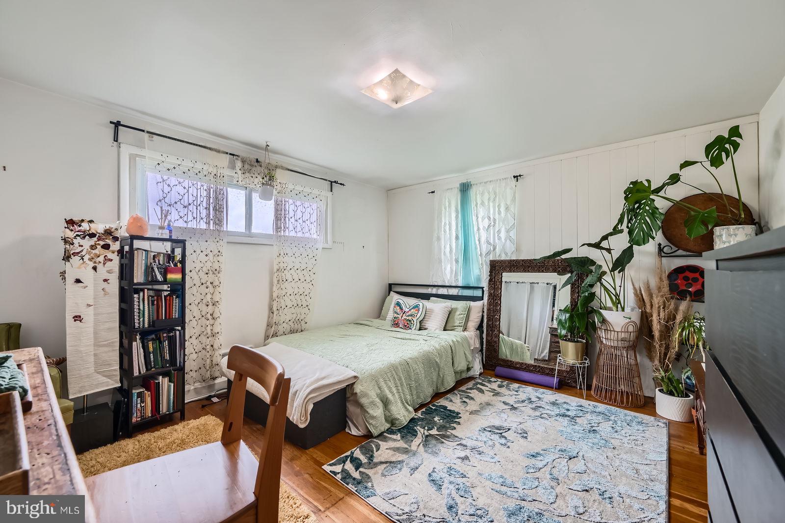 CHINQUAPIN PARK - Residential