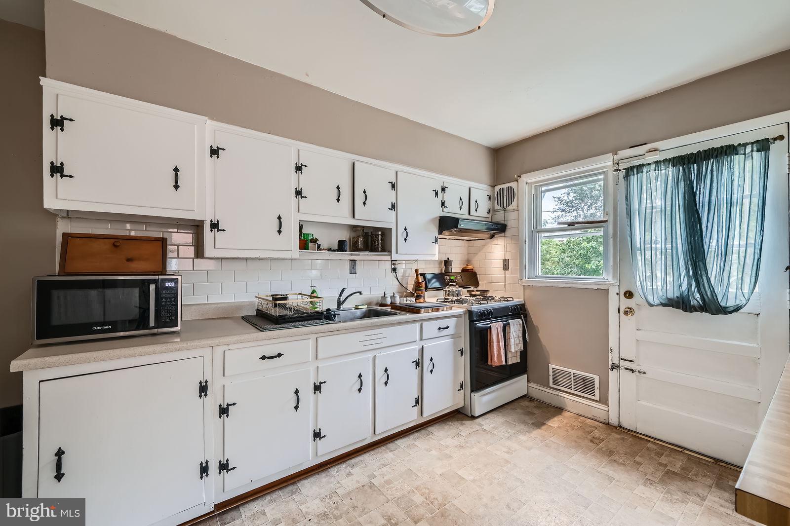 CHINQUAPIN PARK - Residential