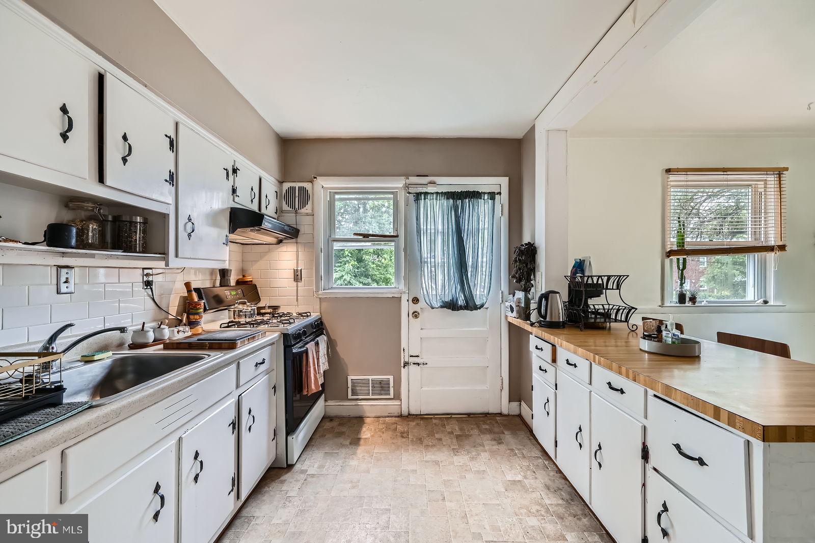 CHINQUAPIN PARK - Residential