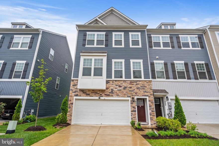 Excellent 3 level  End Unit town home with 3 bedrooms,2.5 baths, & 2-car garage.2536 sq feet of living space! Kitchen includes granite counters, maple cabinetry & stainless steel appliances.Hardwood floors on entire main living level.Large master Bedroom with ceramic bath features dual vanities,granite and large walk-in shower.Convenient laundry on bedroom level.