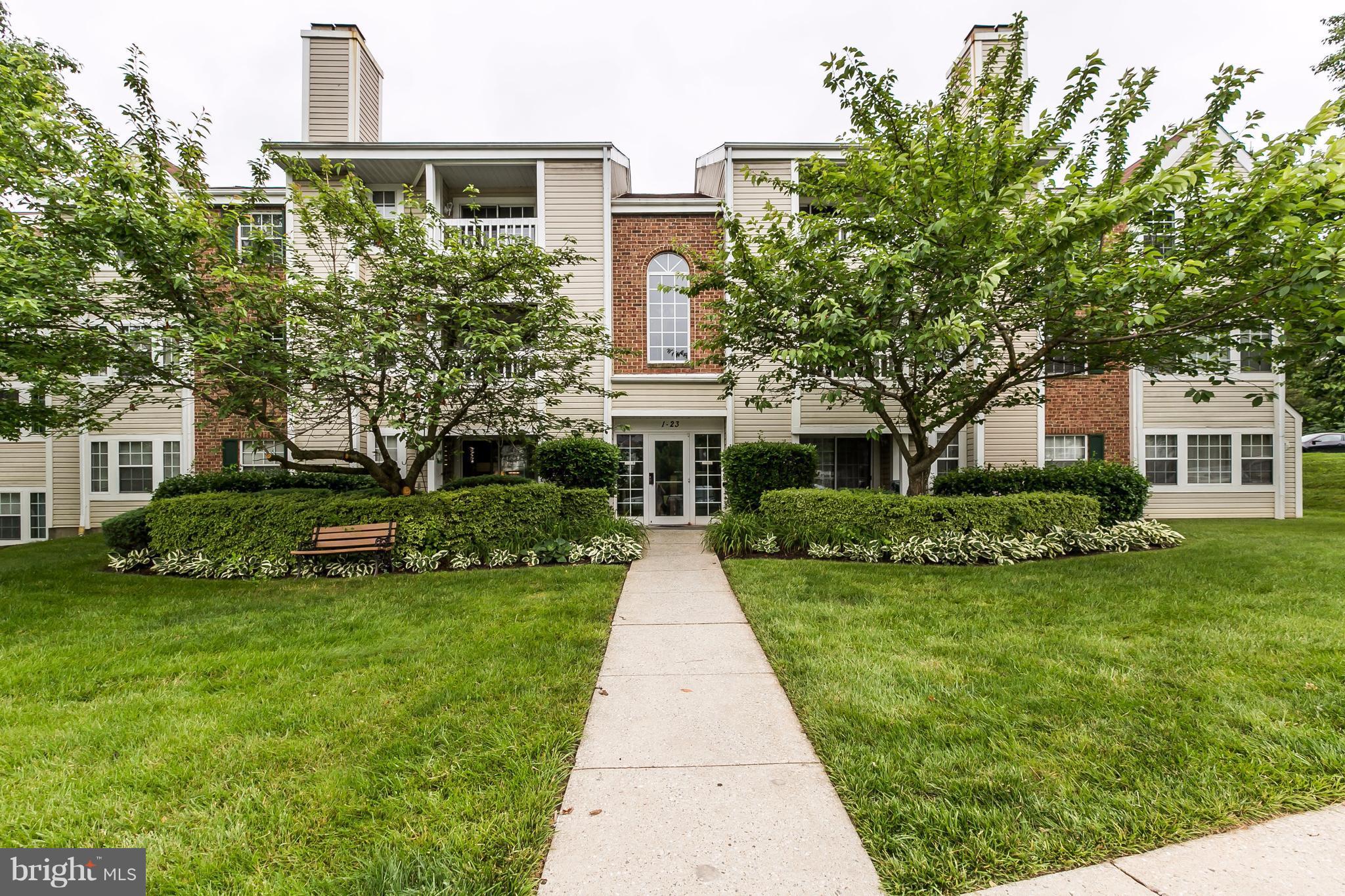 Lovely top floor condo w/private view & deck offers contemporary open floor plan w/custom crown & chair rail molding in both the DR & LR. Neutral decor throughout allows for your personal decorating touches. Updated porcelain tile foyer, KIT & Baths. Enjoy plenty of counter space in an eat-in KIT w/updated SS appliances & charming breakfast nook ; perfect for morning coffee. Don't delay!