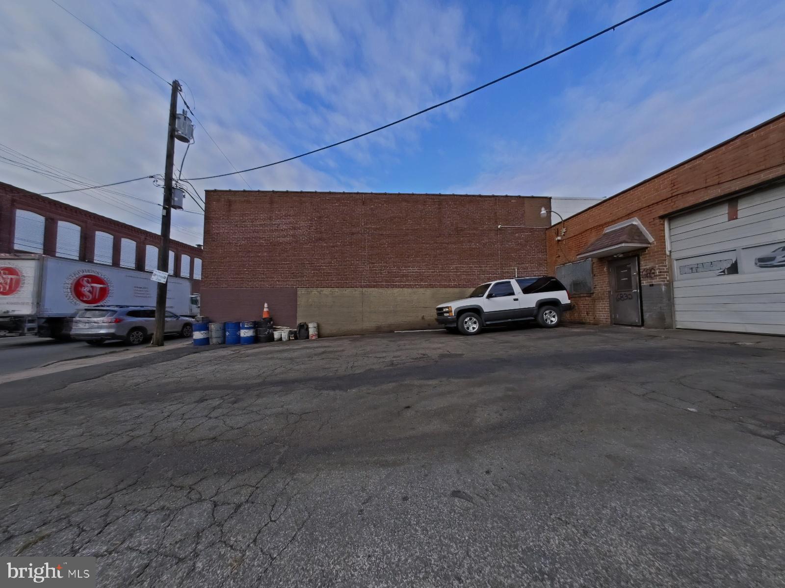 TACONY - Commercial Sale