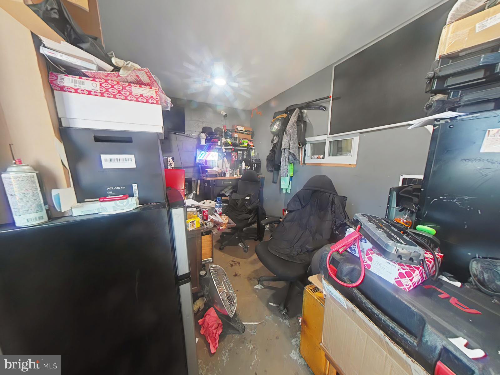 TACONY - Commercial Sale