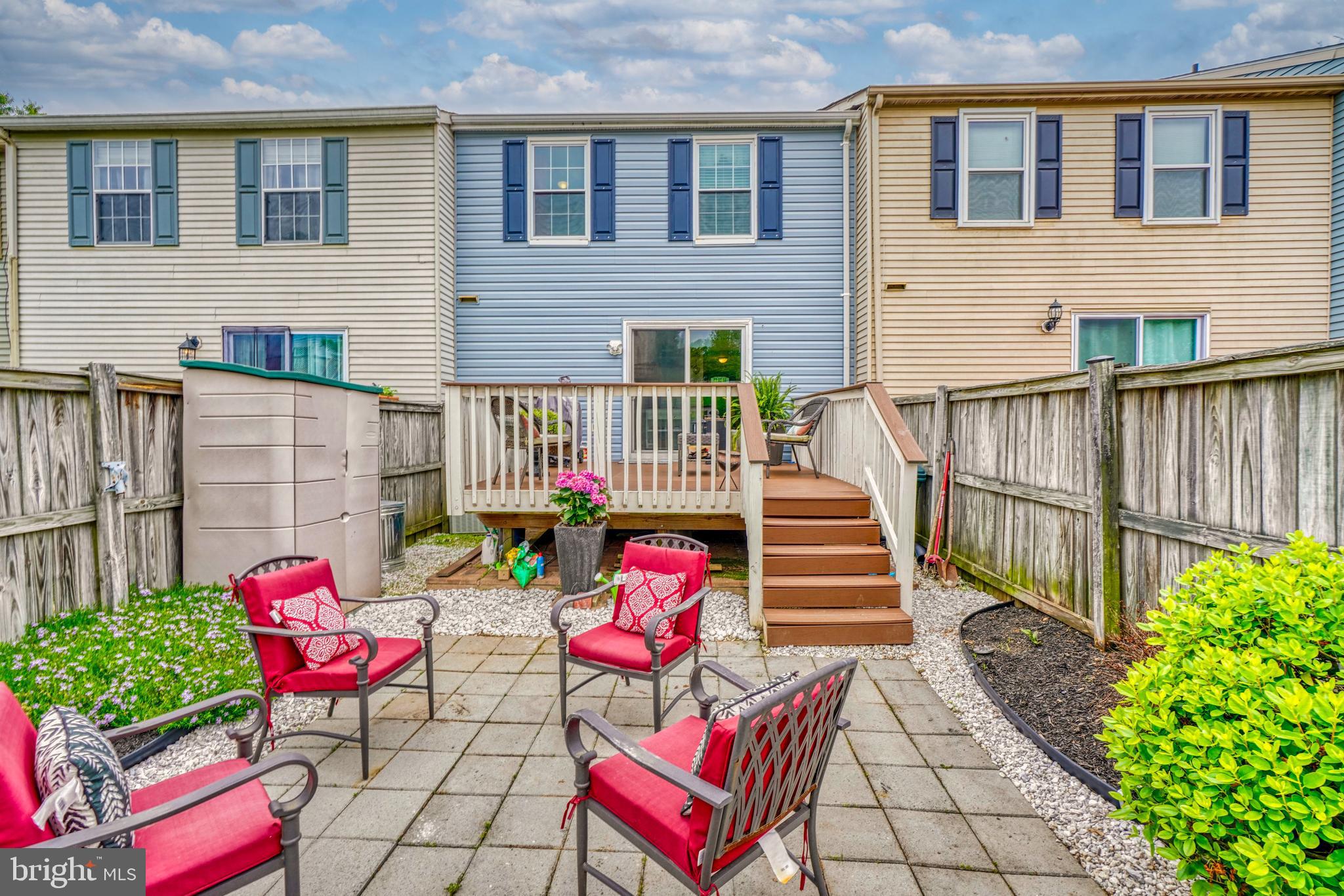 CONSTANT FRIENDSHIP - Residential