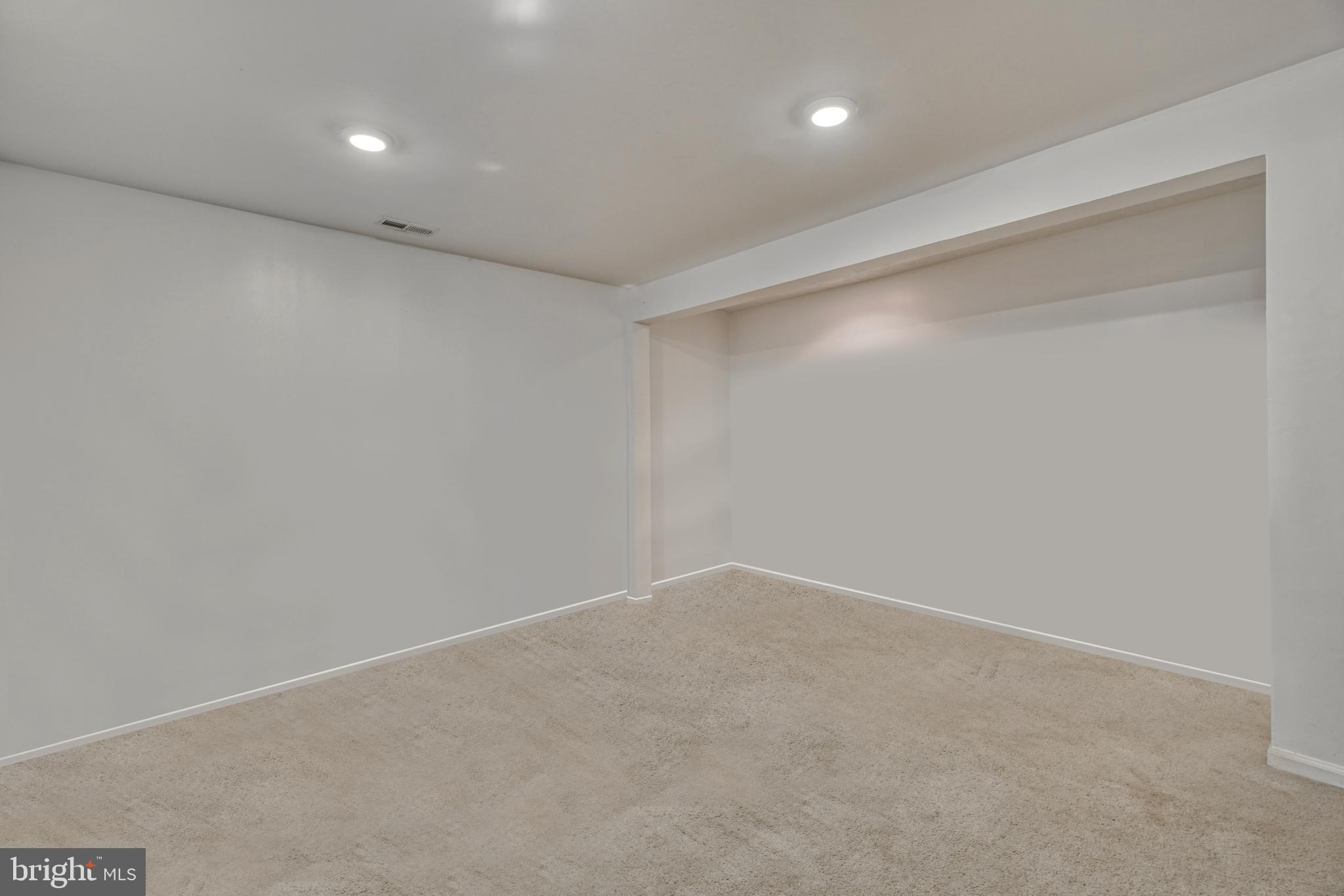 CONSTANT FRIENDSHIP - Residential