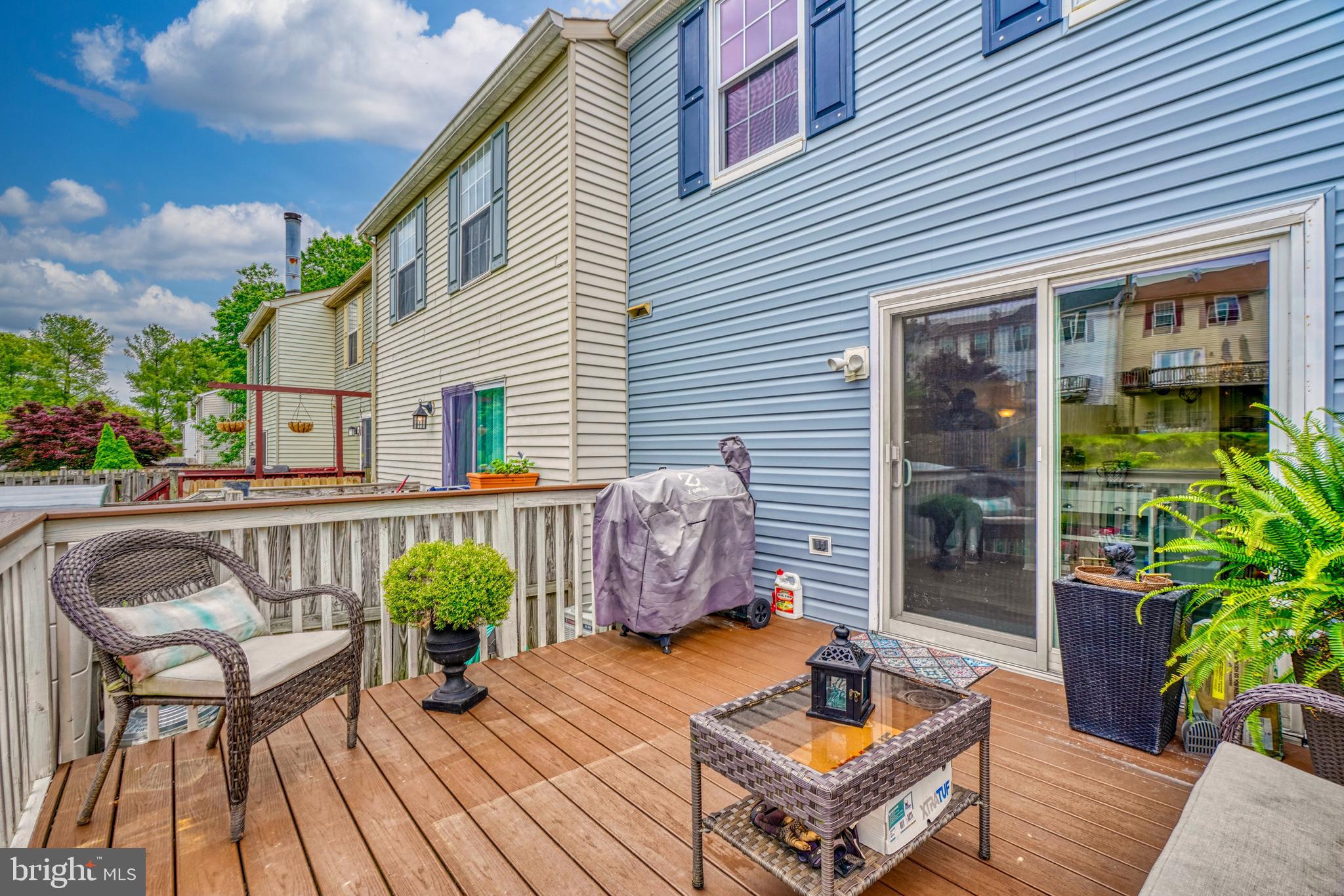 CONSTANT FRIENDSHIP - Residential