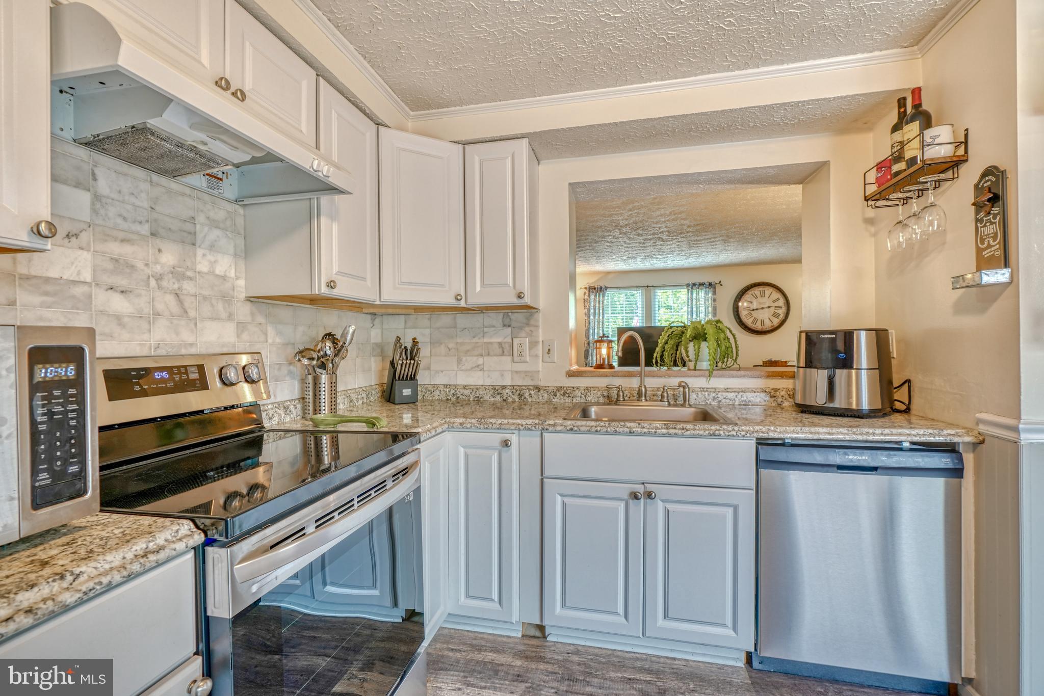 CONSTANT FRIENDSHIP - Residential