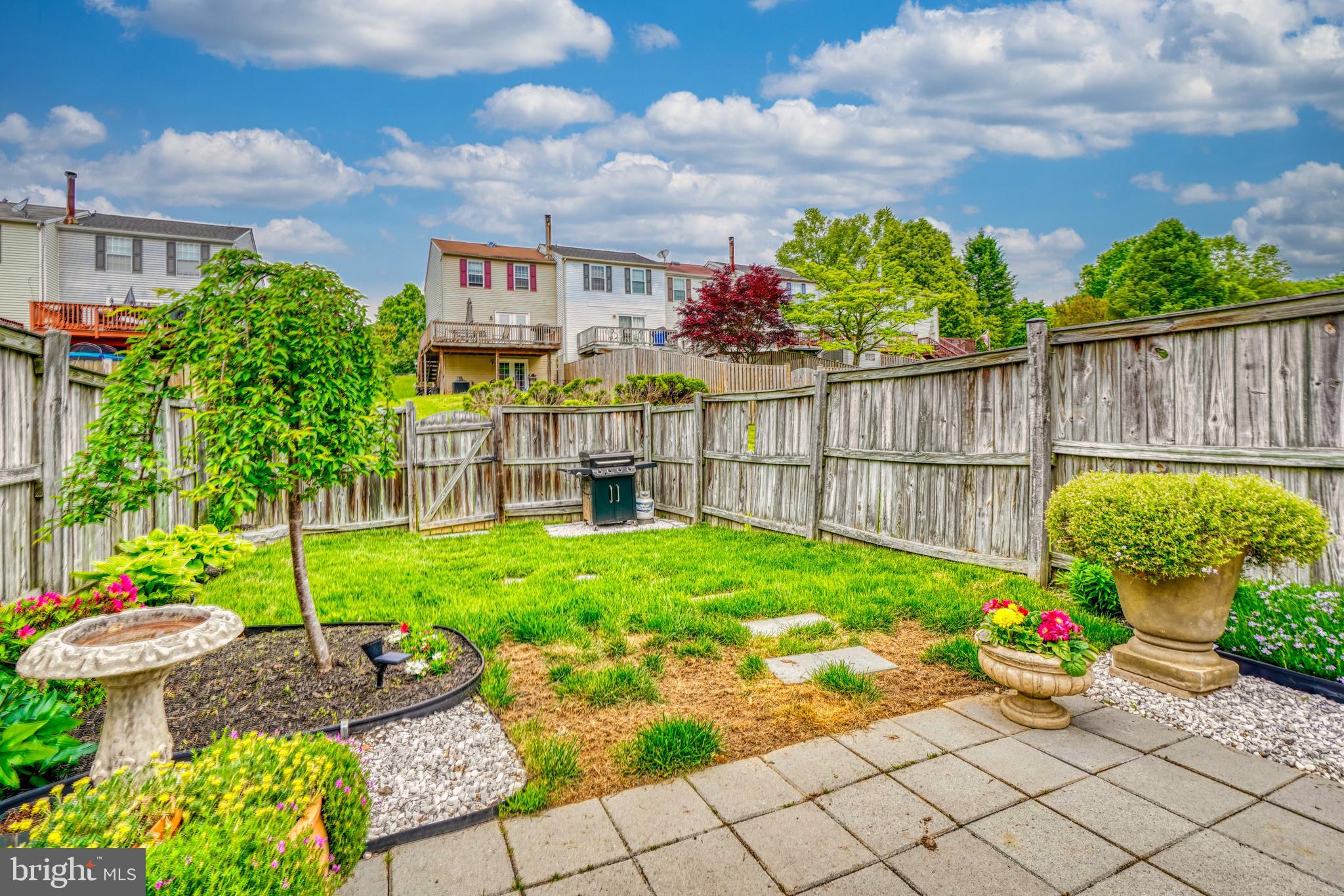 CONSTANT FRIENDSHIP - Residential