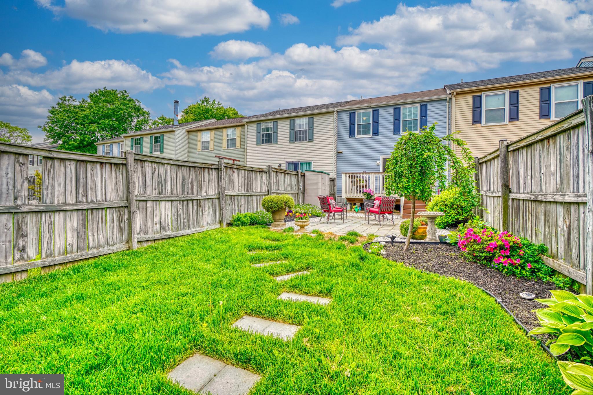 CONSTANT FRIENDSHIP - Residential