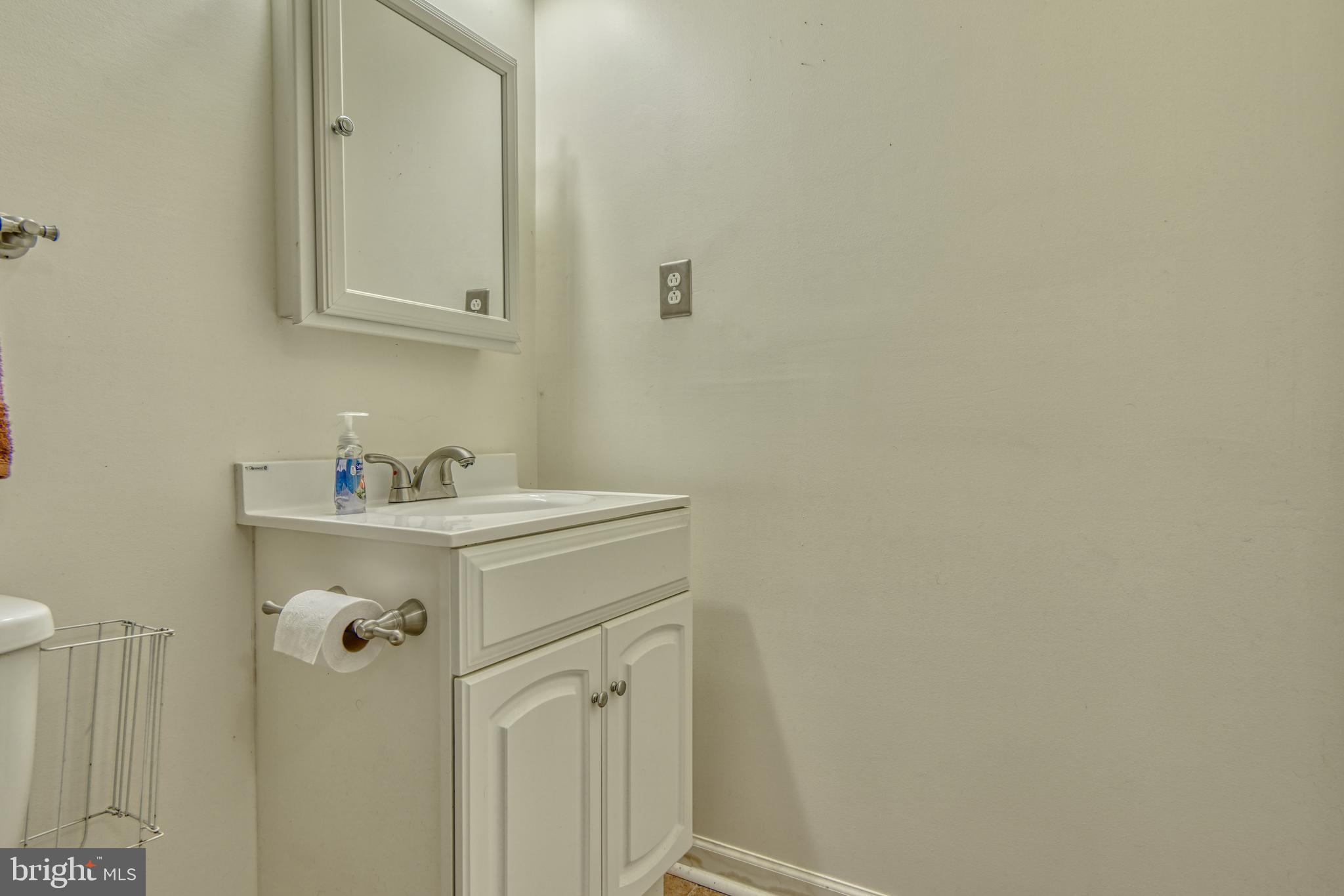 CONSTANT FRIENDSHIP - Residential