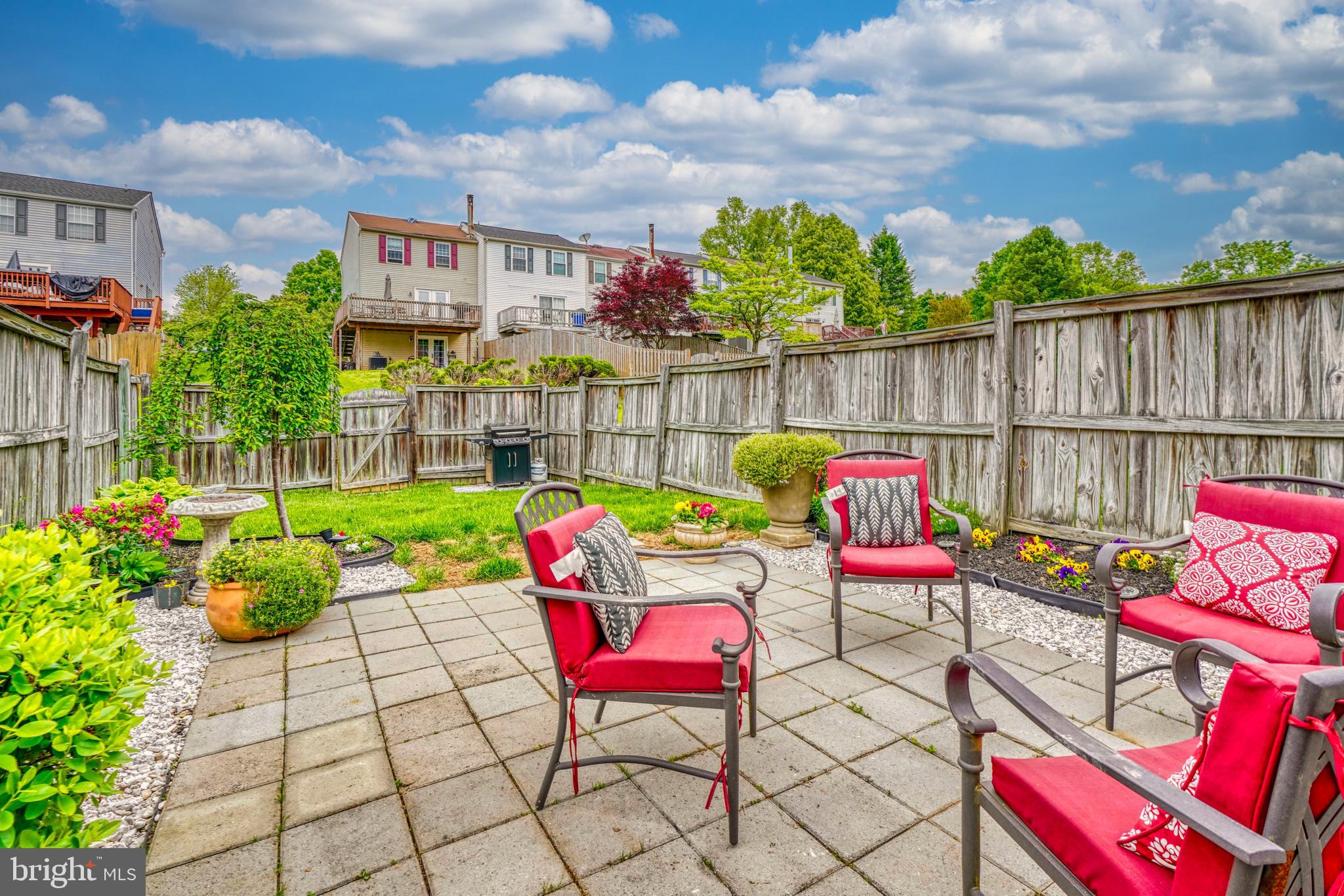 CONSTANT FRIENDSHIP - Residential