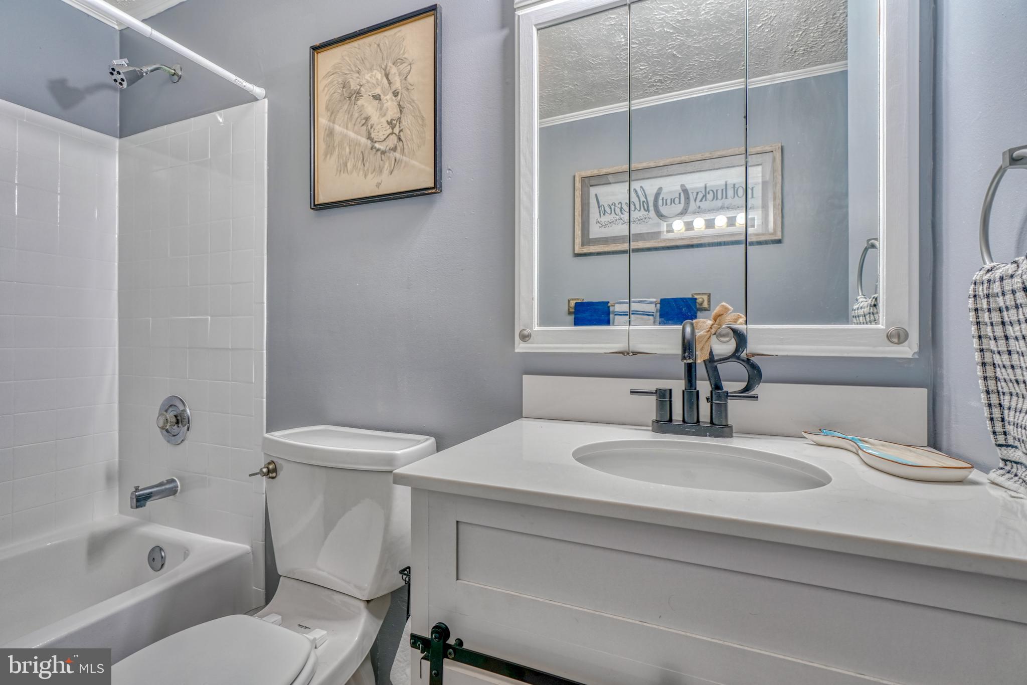 CONSTANT FRIENDSHIP - Residential