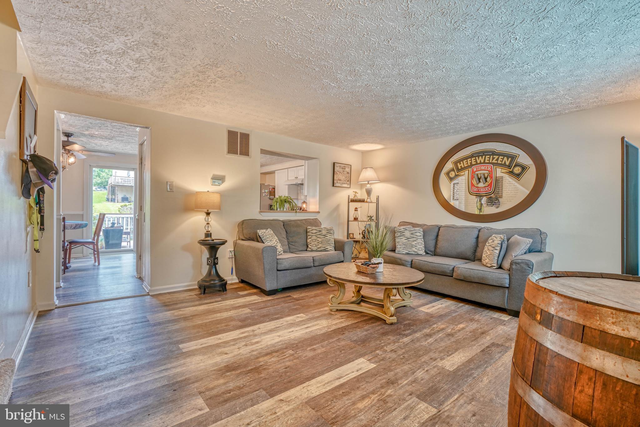 CONSTANT FRIENDSHIP - Residential