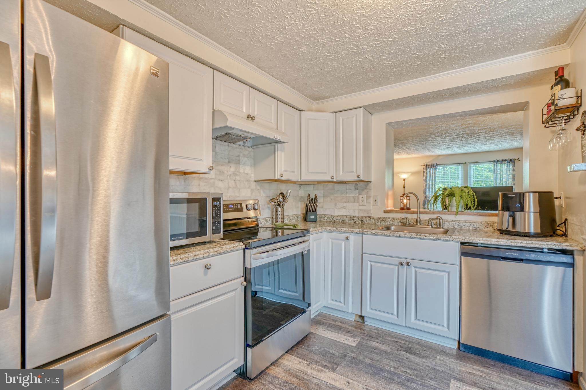 CONSTANT FRIENDSHIP - Residential