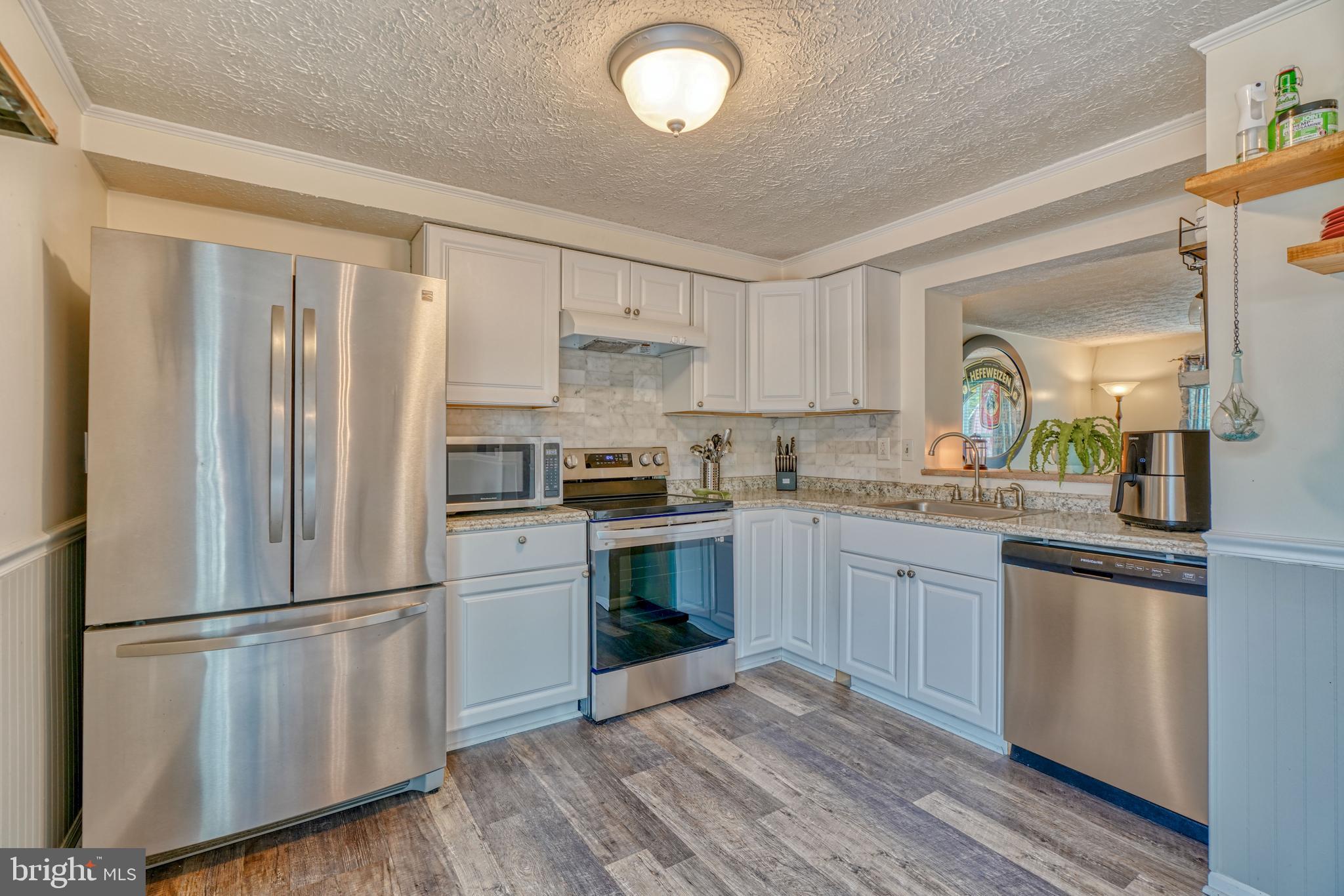 CONSTANT FRIENDSHIP - Residential