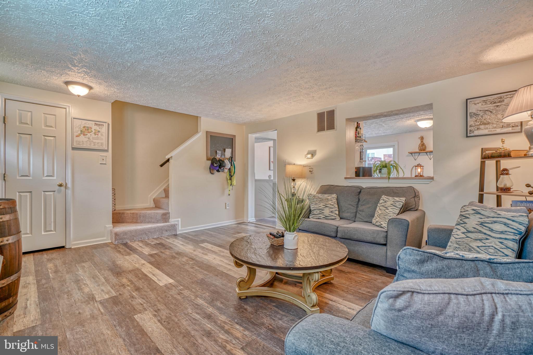 CONSTANT FRIENDSHIP - Residential