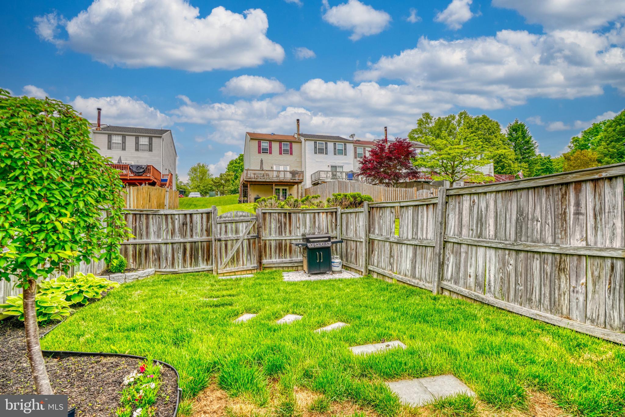 CONSTANT FRIENDSHIP - Residential