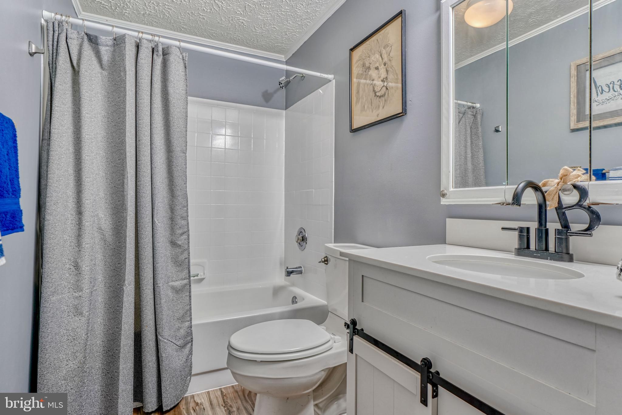 CONSTANT FRIENDSHIP - Residential