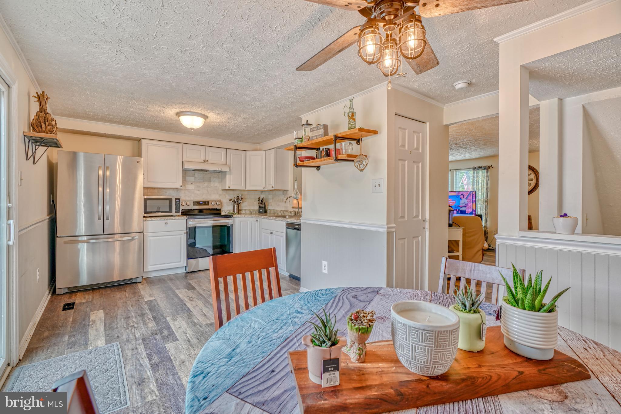 CONSTANT FRIENDSHIP - Residential