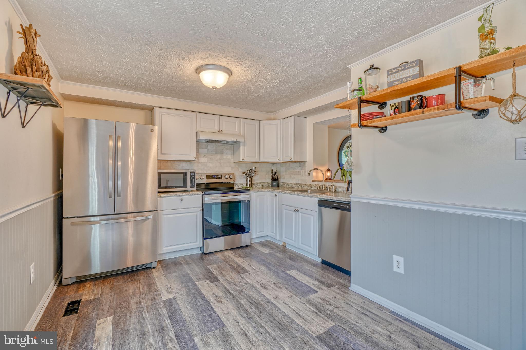 CONSTANT FRIENDSHIP - Residential