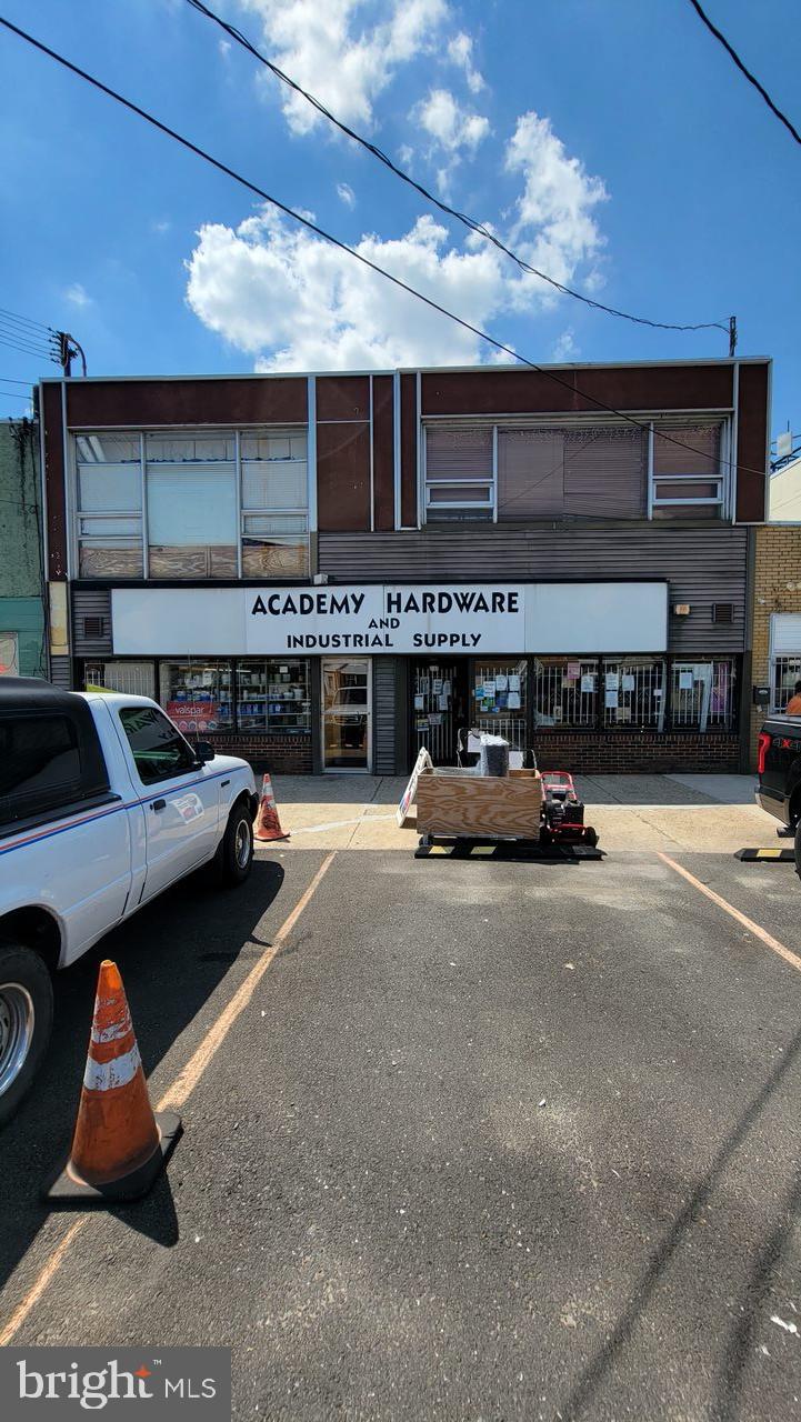 3142-44 Willits Rd 2nd FLoor, Large 4,250 sqft office space for rent. Current Vacate. Located on one of the busies street connect to highway 95. 1St Floor also for rent.