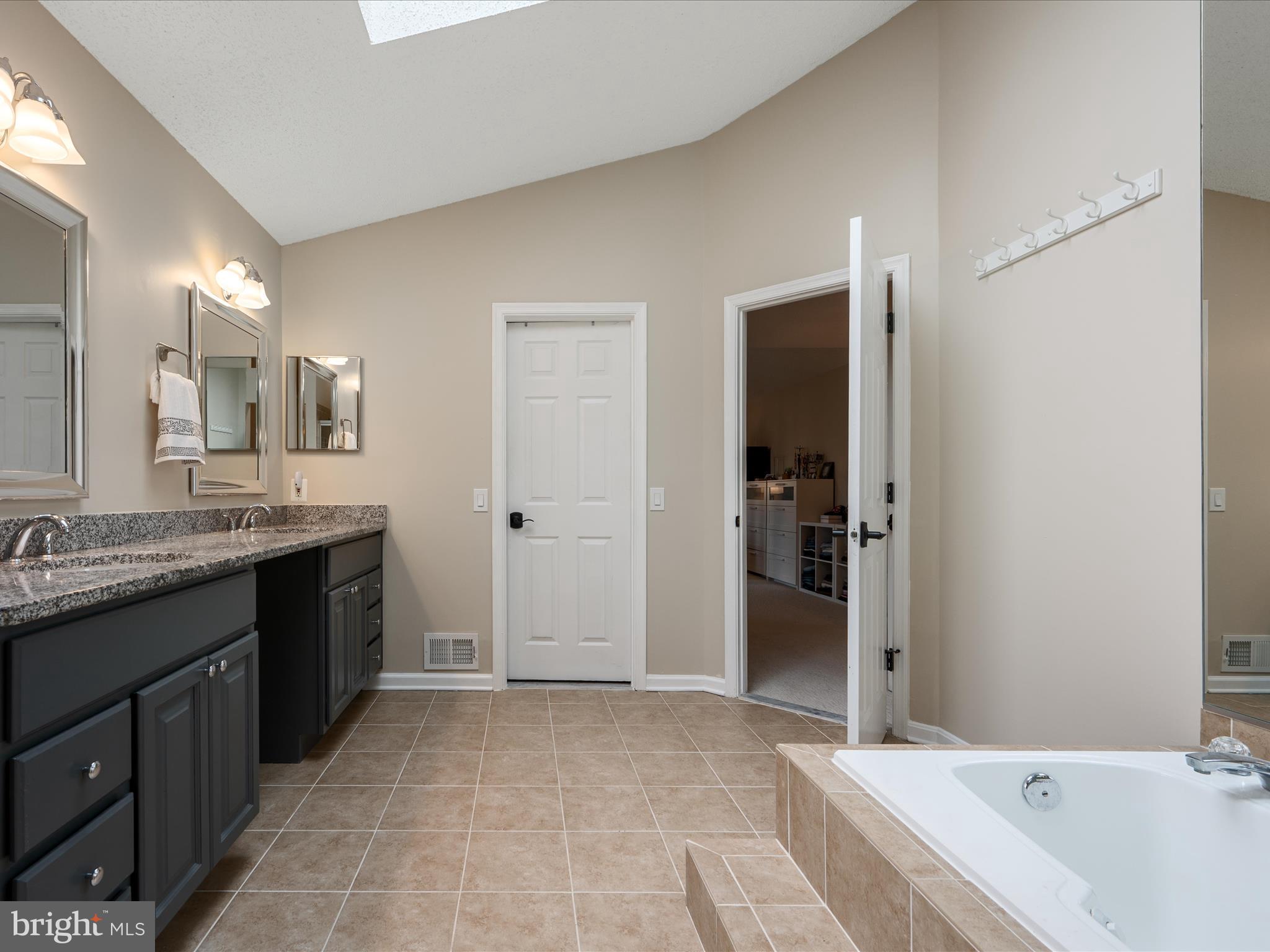 OAKENSHAW - Residential