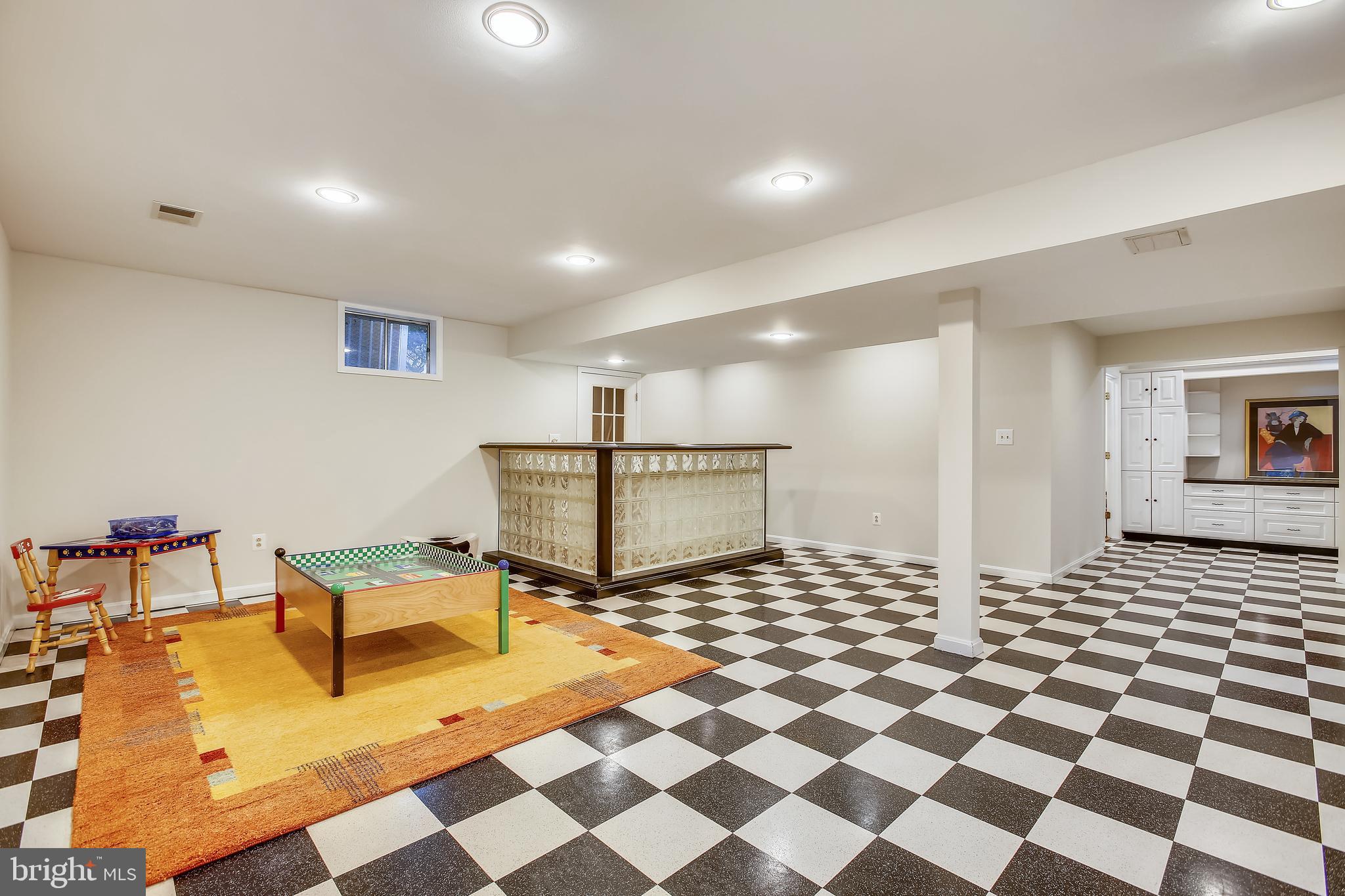 MEADOW HALL - Residential