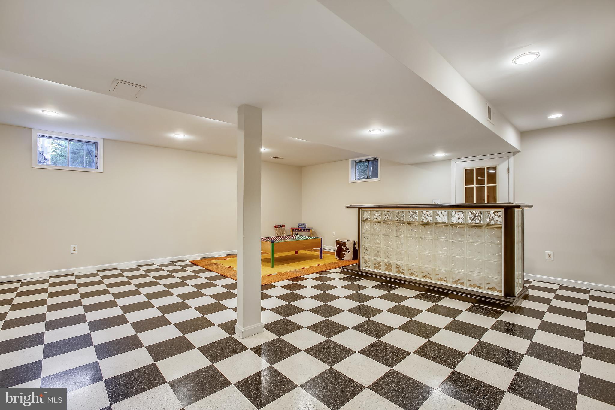 MEADOW HALL - Residential