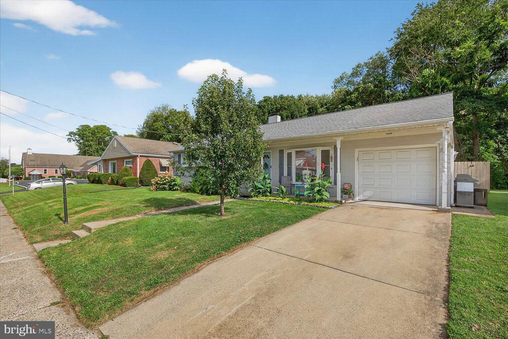 Photo of 868 Pointview Avenue, EPHRATA, PA 17522 (MLS # PALA2075762)