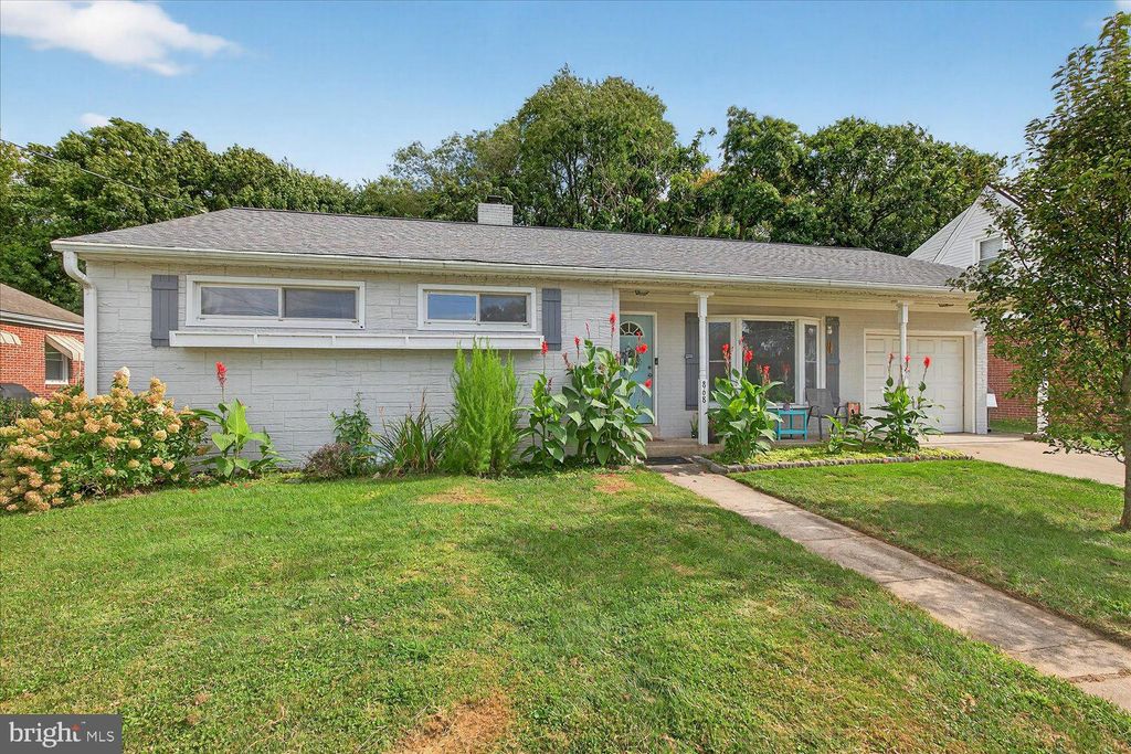 Photo of 868 Pointview Avenue, EPHRATA, PA 17522 (MLS # PALA2075762)