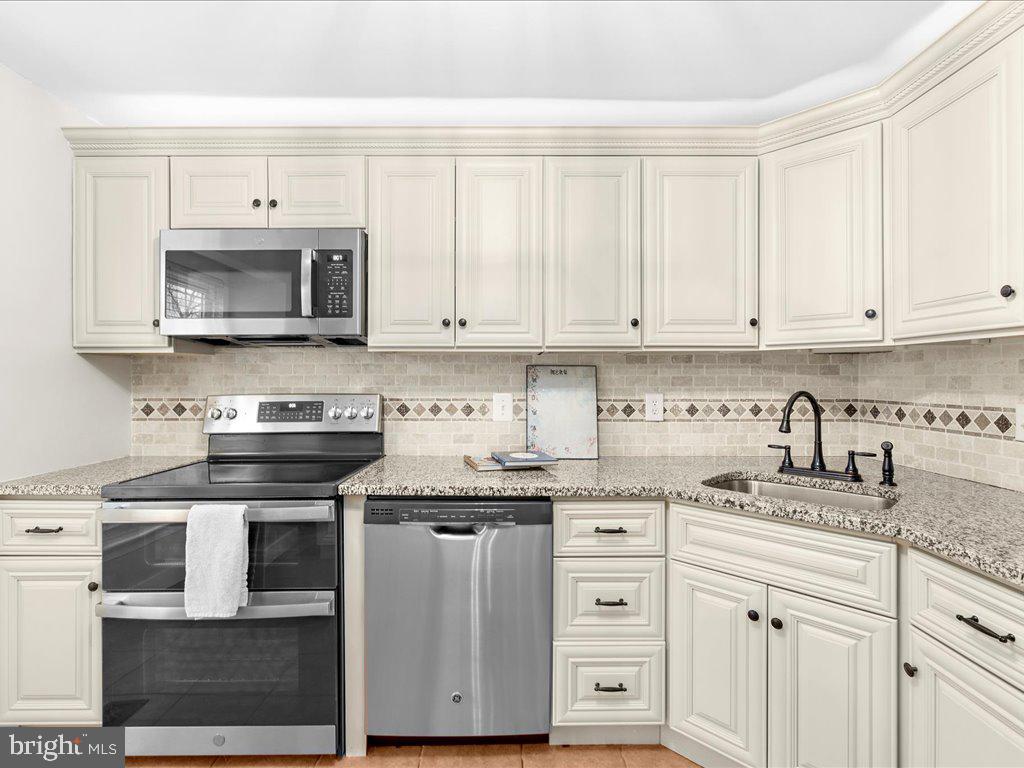 WATERSIDE - Residential