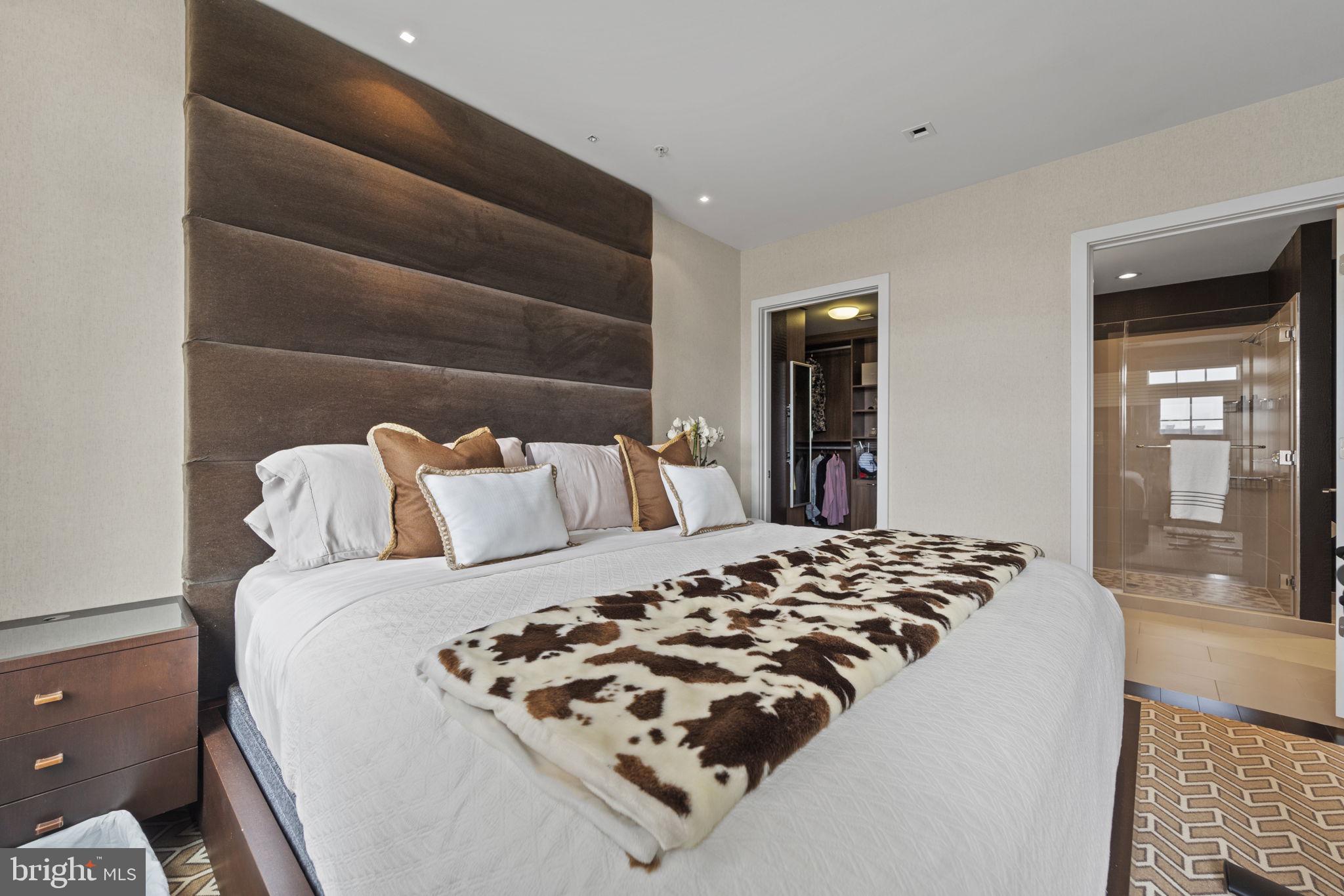 GASLIGHT SQUARE - Residential