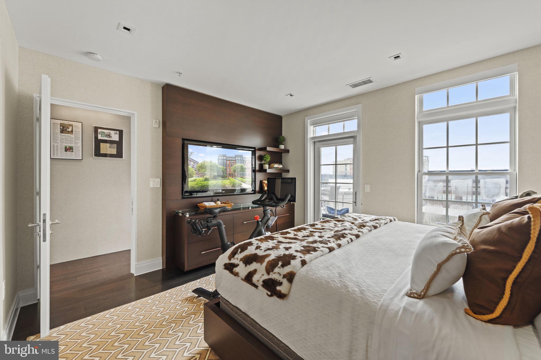 GASLIGHT SQUARE - Residential