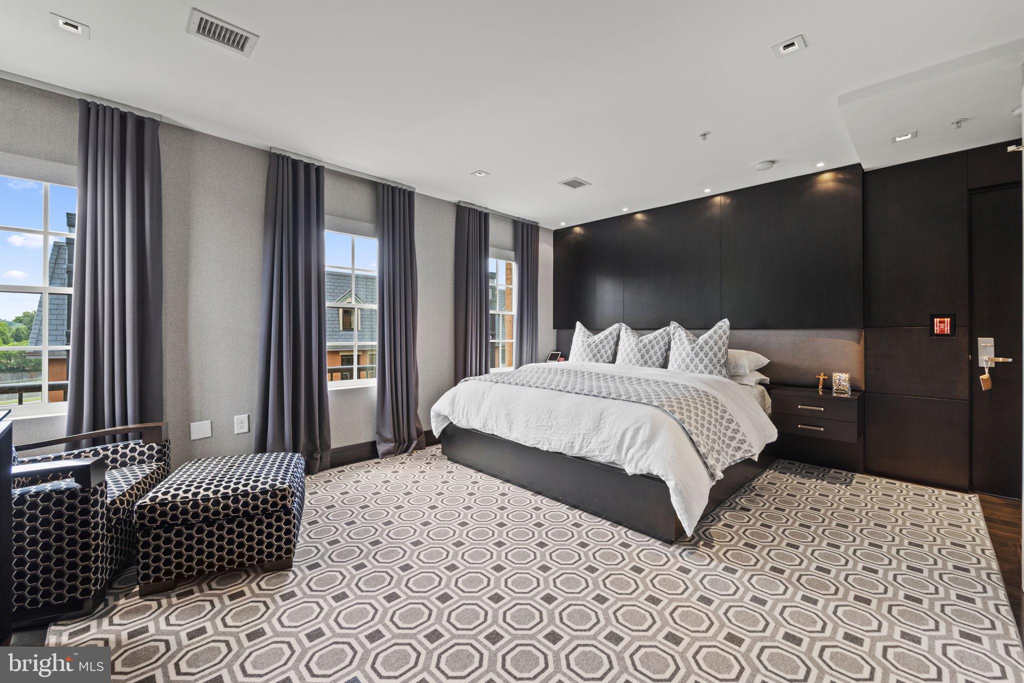 GASLIGHT SQUARE - Residential