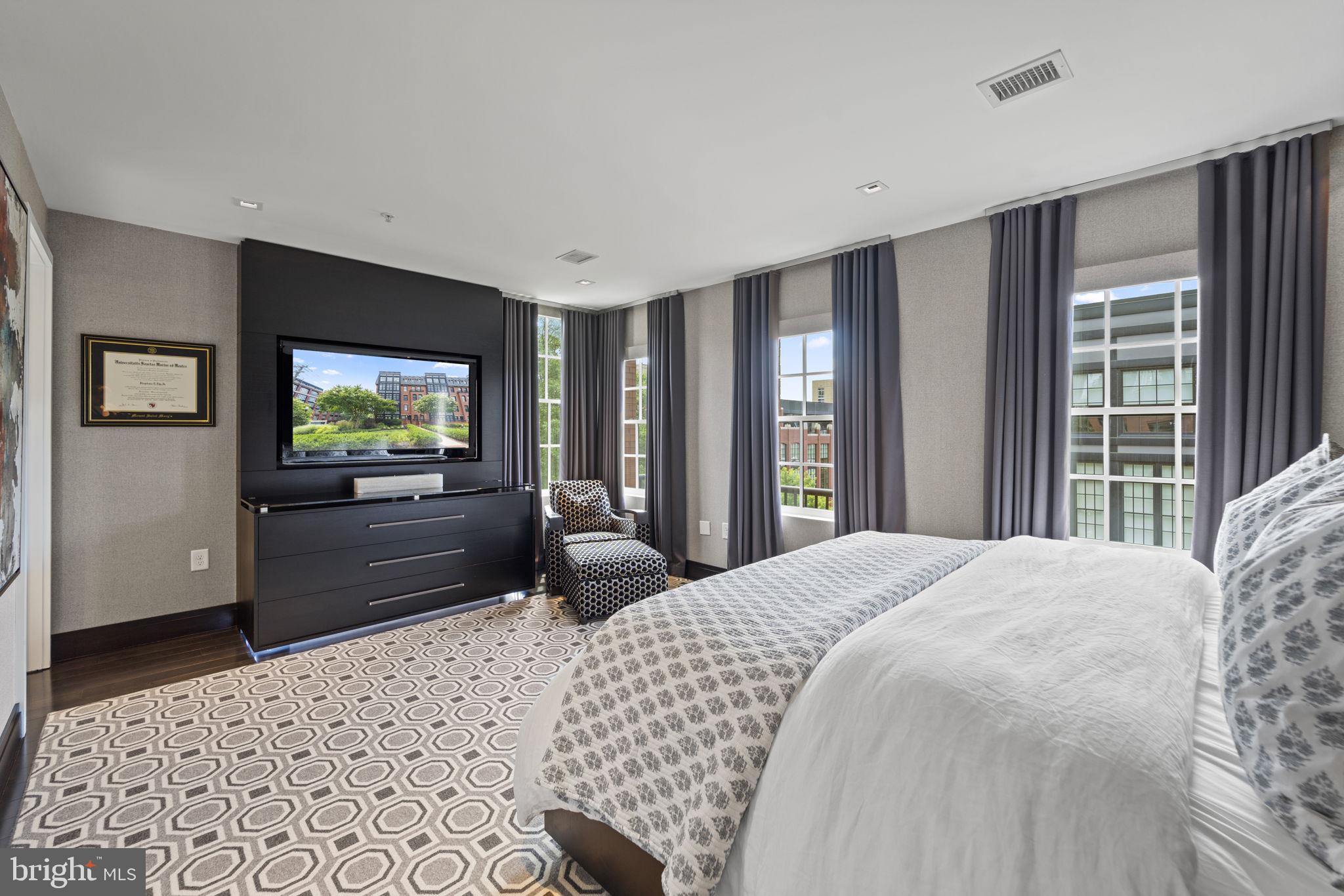 GASLIGHT SQUARE - Residential