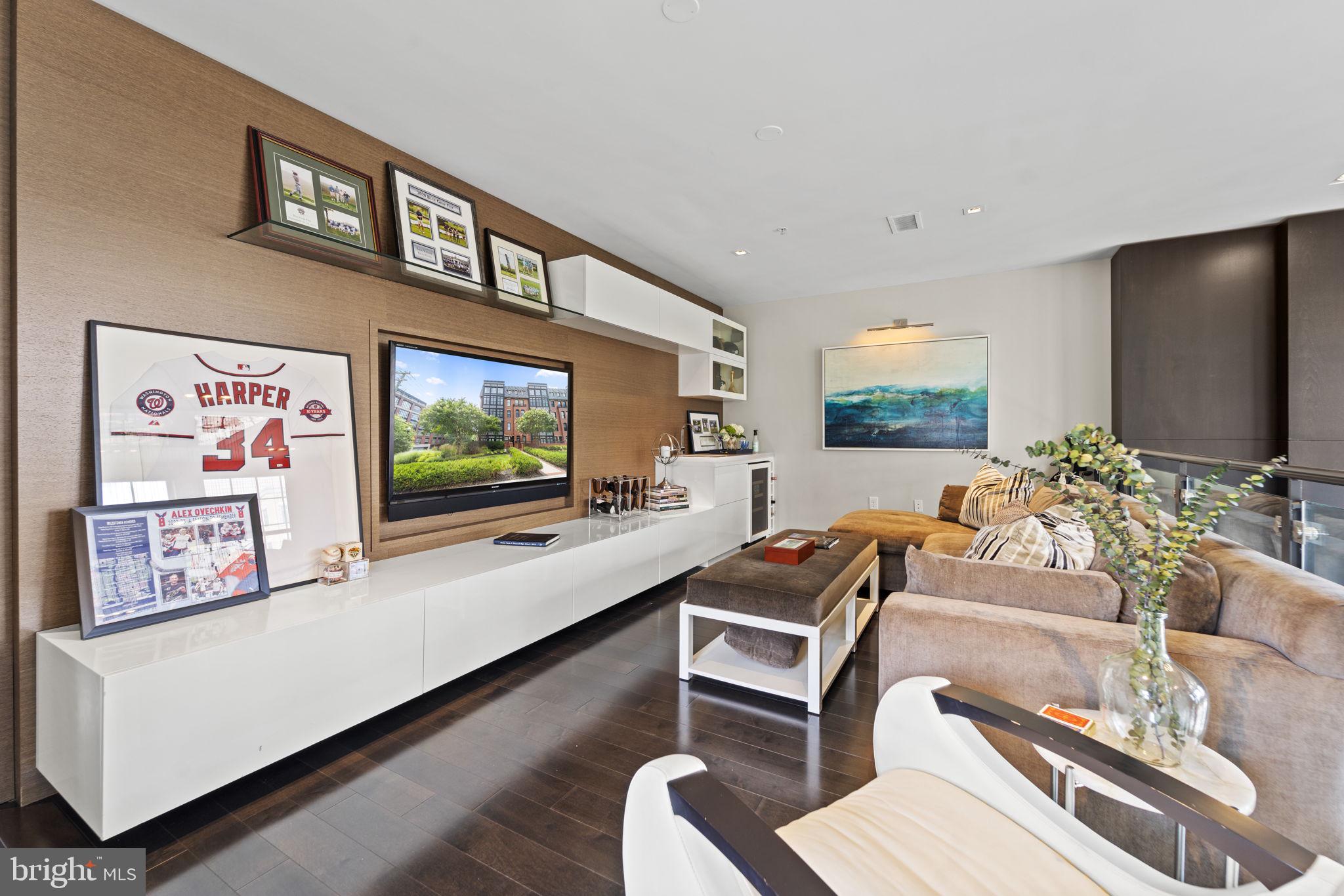 GASLIGHT SQUARE - Residential